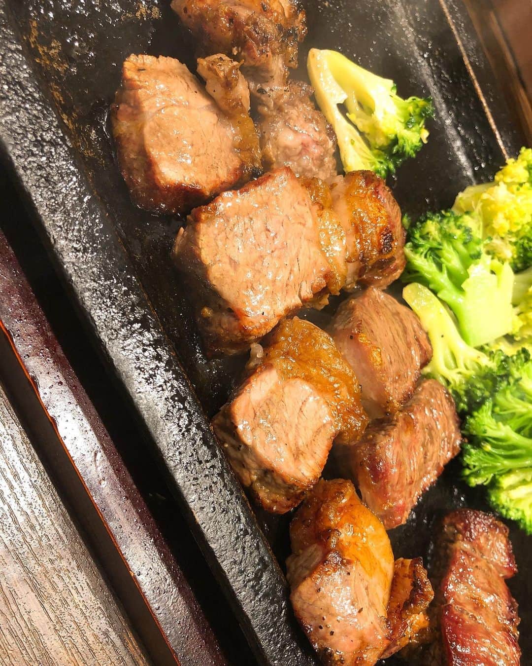 池田彩さんのインスタグラム写真 - (池田彩Instagram)「この前久しぶりにステーキ食べにいけた😆🥩 初めて行ったお店やったけど美味しかった😋 ダイエットはしてへんけど。🐮  #リブアイステーキ  #meat #steak  #ステーキロッジ」9月16日 12時23分 - aya_ikeda_official