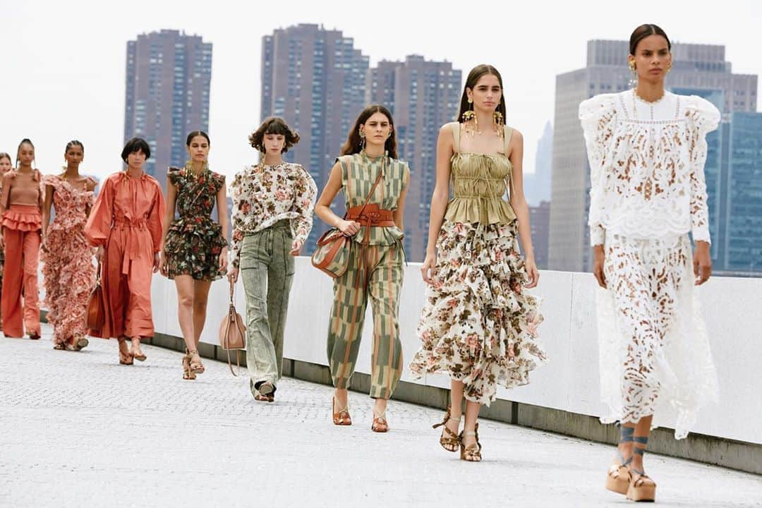 Bergdorf Goodmanさんのインスタグラム写真 - (Bergdorf GoodmanInstagram)「TOGETHERNESS 🏙 “With the NYC skyline in the backdrop, @ullajohnson showed a beautiful collection with details inspired by Japan from ikebana and shibori prints to boro patchwork.” -BG Chief Merchant @yumi__shin. For more from the Spring 2021 shows at #NYFW, follow along in our Instagram Highlight.」9月16日 12時27分 - bergdorfs