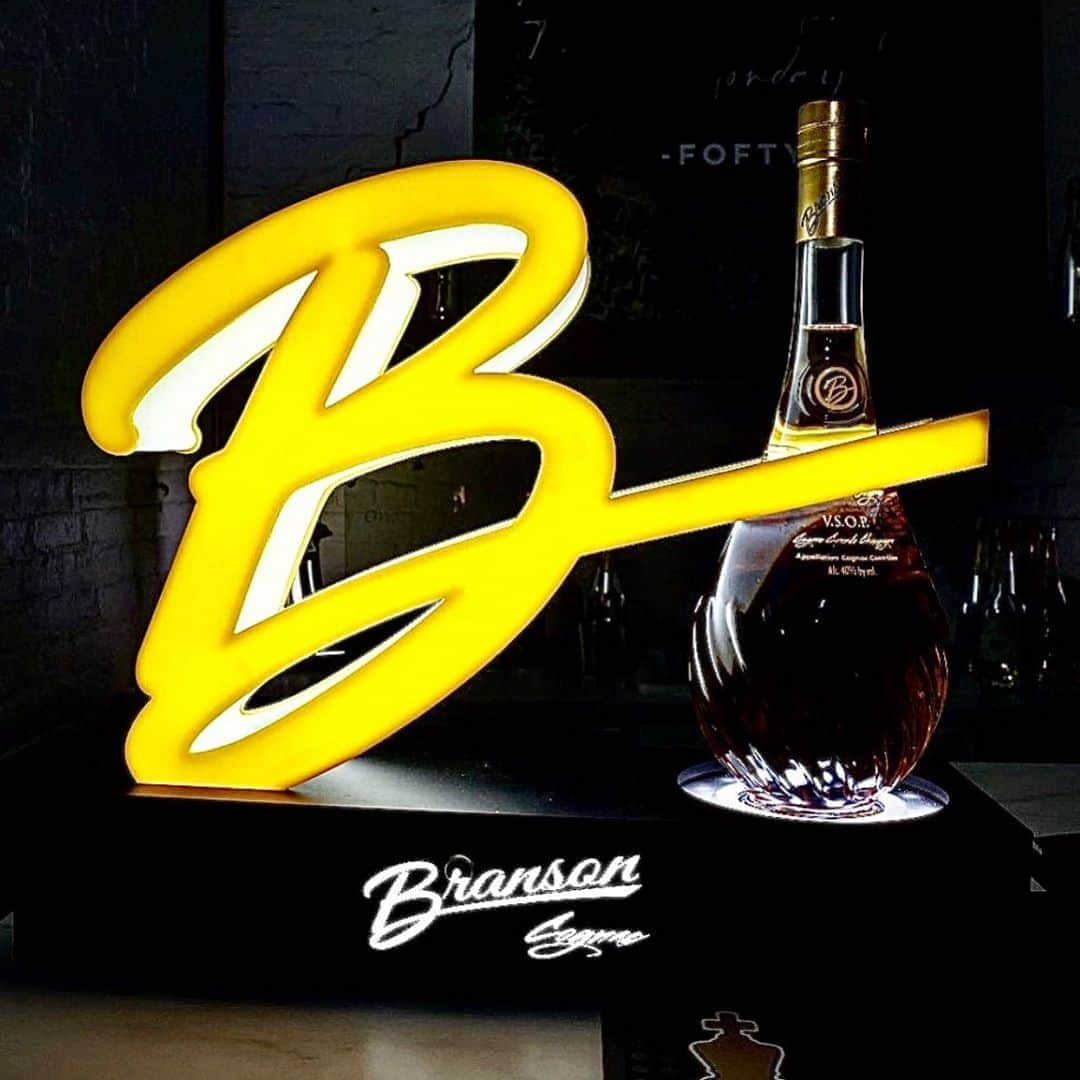 50セントさんのインスタグラム写真 - (50セントInstagram)「branson brown life style, we stay lit🔥 #bransoncognac #lecheminduroi #STARZPLAY get the app」9月16日 12時43分 - 50cent