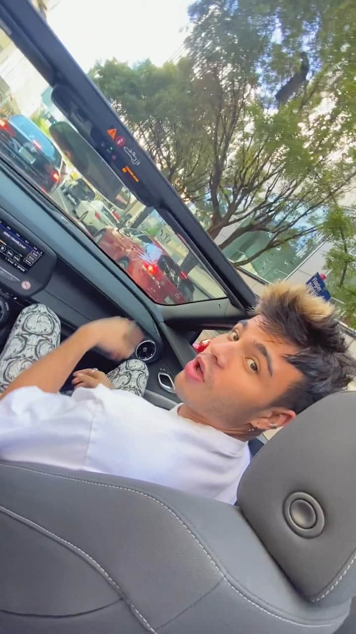 Sebastián Villalobosのインスタグラム：「Cuando será que no seré dramático  Pero es que mi ex-novia ella sí que era tóxica  Y yo que soy un bobo me pongo romántico  Yo recuerdo to’ Nunca se me olvida na’   Nunca me ha gustado que me dejen solo Yo tengo un sexto sentido que controlo  Si lo hice es porque quise, porque yolo  Te bloquee por mentirosa, unfollow   C.A.N.C.E.R. Si llega un Cáncer a tu vida no te aterre  C.A.N.C.E.R. Con la mente siempre abierta y no hay manera que la cierre (x2)  Y una vida sin amor no es vida  Consejos tengo para todo el que los pida. Una buena memoria que nada lo olvida  Inteligente de la entrada a la salida, Me entiende?   Me gusta los buenos modales  Cuidemos a los animales  Es que sí algo bueno me pasa Y te alegras es porque eres de los que vale  Haciendo caso a las señales  Mi cambio de humor sobresale  No pidas que cambie mi temperamento si en el fondo somos iguales.  C.A.N.C.E.R. Si llega un Cáncer a tu vida no te aterre  C.A.N.C.E.R. Con la mente siempre abierta y no hay manera que la cierre (x2) ————————— prod by @alejomasterx  ✍🏼 @rkartista - @sebas  🎙 @iamreyking」