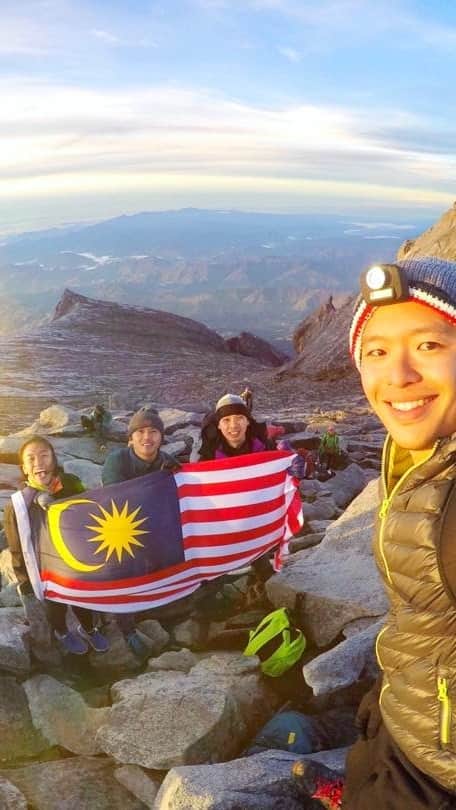 エアアジアのインスタグラム：「This Malaysia Day, we asked our friends what they're most grateful for as a Malaysian.   To all celebrating, Happy Malaysia Day and thank you for all that you do! Indeed, it's the people that makes Malaysia great. 🇲🇾❤️👌🏻  How about you? What does Malaysia mean to you? #AirAsia __________ Cover photo by @ivanojhx」