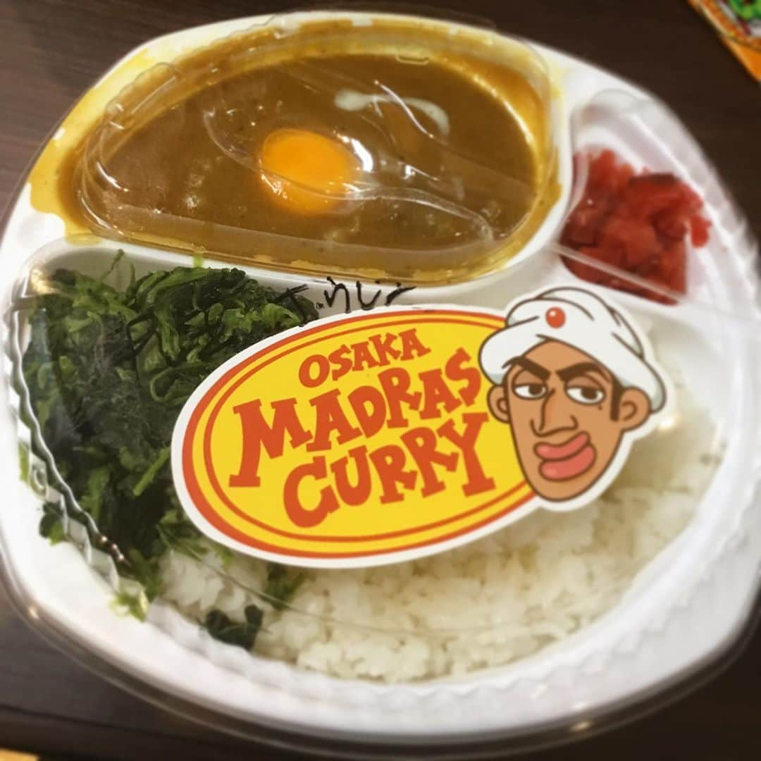 木村ひさしさんのインスタグラム写真 - (木村ひさしInstagram)「最高のおっさんの昼ごはん。 大阪マドラスカレー　中＋生玉子＋ほうれん草 #最高のおっさんのカレー  #大阪マドラスカレー #最高のおっさんの仕上げメシ  #2020チャレンジ第一弾」9月16日 12時56分 - kimura.hisashi