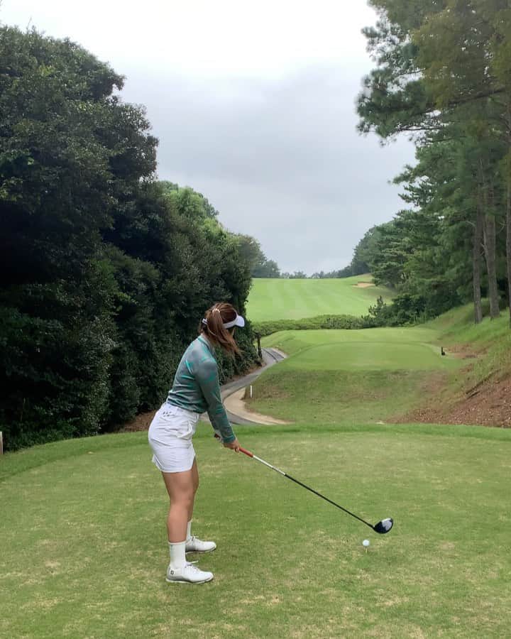 のインスタグラム：「ドローヒッターやけん右の木がとてもとても気になる🌲 #golf #ゴルフ」