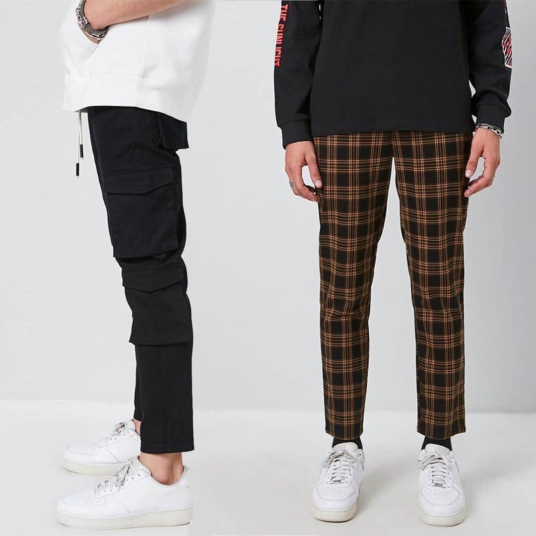 Forever 21 Menさんのインスタグラム写真 - (Forever 21 MenInstagram)「BOTTOMS 🆙 left or right? 🤔shop new bottoms now starting at $27.99 !⠀ ----⠀ search:⠀ Plaid Woven Trousers⠀ Slim-Fit Cargo Pants」9月16日 13時10分 - forever21men