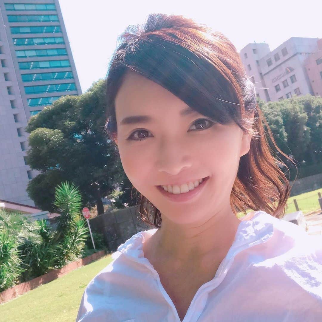 高村凛のインスタグラム：「おはようございます☀  今日も涼しいですね〜😆  撮影中にパチリ😉  もう秋の気配🍃  風邪ひかないように気をつけてくださいね🤗  have a nice day💕  #shoot #shooting #jpmama #haveaniceday」