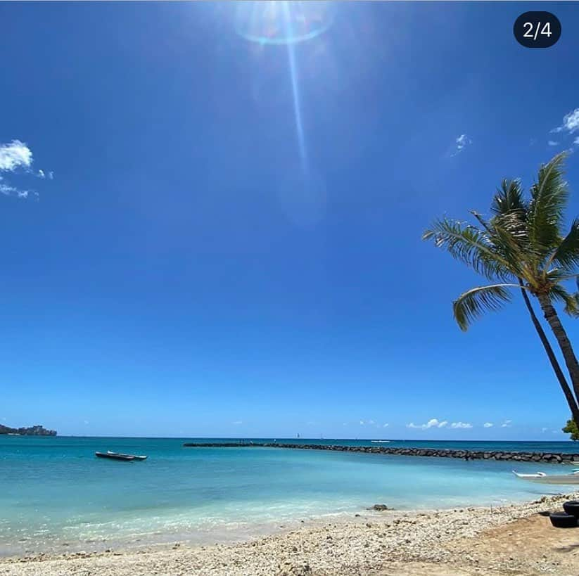 Tiaraのインスタグラム：「.﻿ ビーチがオープンになったので砂浜を歩きました🏝🐠﻿ 綺麗なビーチみてね✨😉﻿ ﻿ ﻿ #ハワイ﻿ #ハワイ好き﻿ #ハワイ好きな人と繋がりたい﻿ #ハワイ生活﻿ #ハワイお土産﻿ #プレゼント﻿ #アロハ﻿ #ワイキキ﻿ #ハワイライフ﻿ #ハワイ在住﻿ #ハワイ暮らし﻿ #hawaii#aloha﻿ #ホノルル﻿ #ハワイに行きたい﻿ #ハワイに住みたい﻿ #ハワイビーチ」