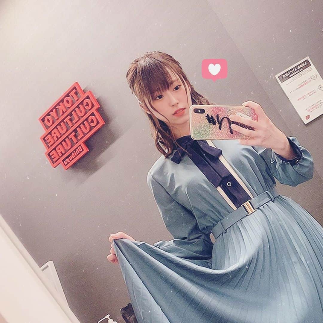花奈澪のインスタグラム：「タガタメ秋特番！ ありがとうございました🍁  なんだか久しぶりの MC的ポジション🙏🏻  レディアゼルのロングワンピース めちゃくちゃ可愛くてお気に入りです。  #REDYAZEL #レディアゼル #私服 #ワンピース👗」