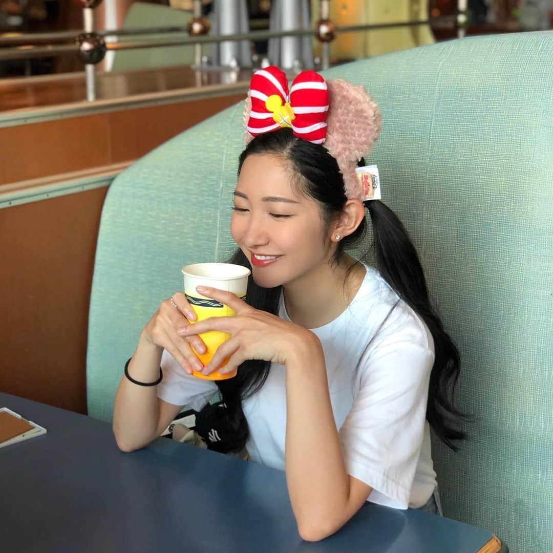 李起林のインスタグラム：「ディズニーはいつ行っても楽しいね❤️ お酒が飲めるから私はランドよりシー派✨早くマスク無しで行けるようになるといいなー🥺 #ディズニー #ディズニーシー #ディズニーランド #disneysea #disneyland #disney」