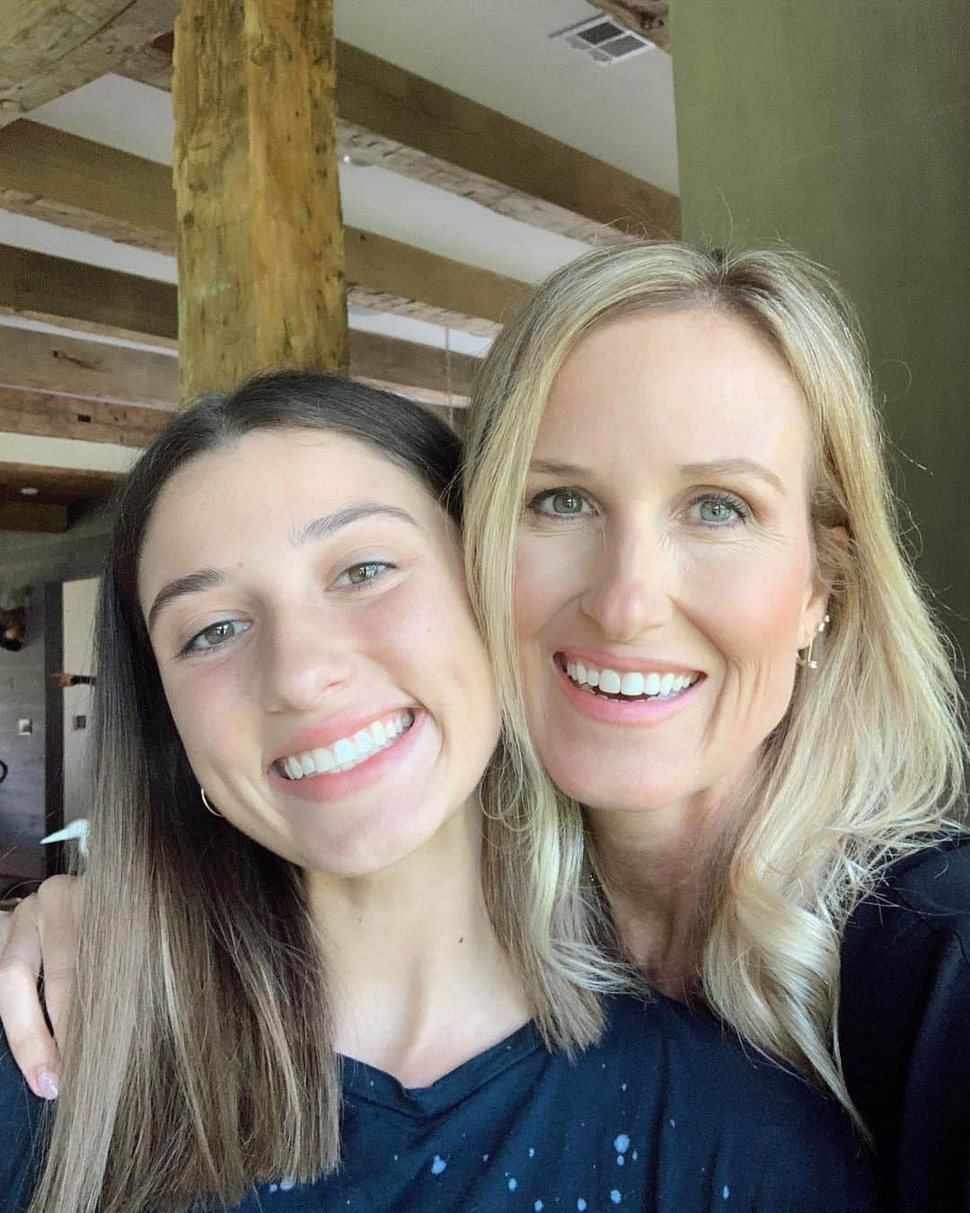 コリー・ロバートソンのインスタグラム：「Baby girl, your 18!! It’s been an absolute dream having you as my baby, so tiny and beautiful, a perfect miracle; my side-kick, somehow both super-independent, insisting on ordering for yourself in the drive-thru, and attached to my hip, pretty sure we all carried you till you were 7; my little assistant, at three remembering all the things I forgot, birthdays and anniversaries, memorizing friends phone numbers and calling them from the land line; and now still my beautiful, sweet daughter, and also my friend! You have always been and always will be my joy!   I love watching you grow and change, becoming the woman that you are, that God has created you to be. Don’t worry, you aren’t done growing and changing (none of us are!) just keep going! You are creative and generous, funny and smart, you are independent yet you seek advice, you are humble and confident that you belong to the creator or the universe. God gave you so many gifts and talents, and I love being on the sidelines as you use them to be a light in the world around you.   Don’t hold back, live life with all you’ve got! You will succeed and fail, run hard and rest, laugh and cry, see the world and watch the flowers grow, dream big and do all the little things that make a life. You are a gorgeous, brilliant light, baby girl! Happy Birthday @bellarobb Today is beautiful and also the best is yet to come!」