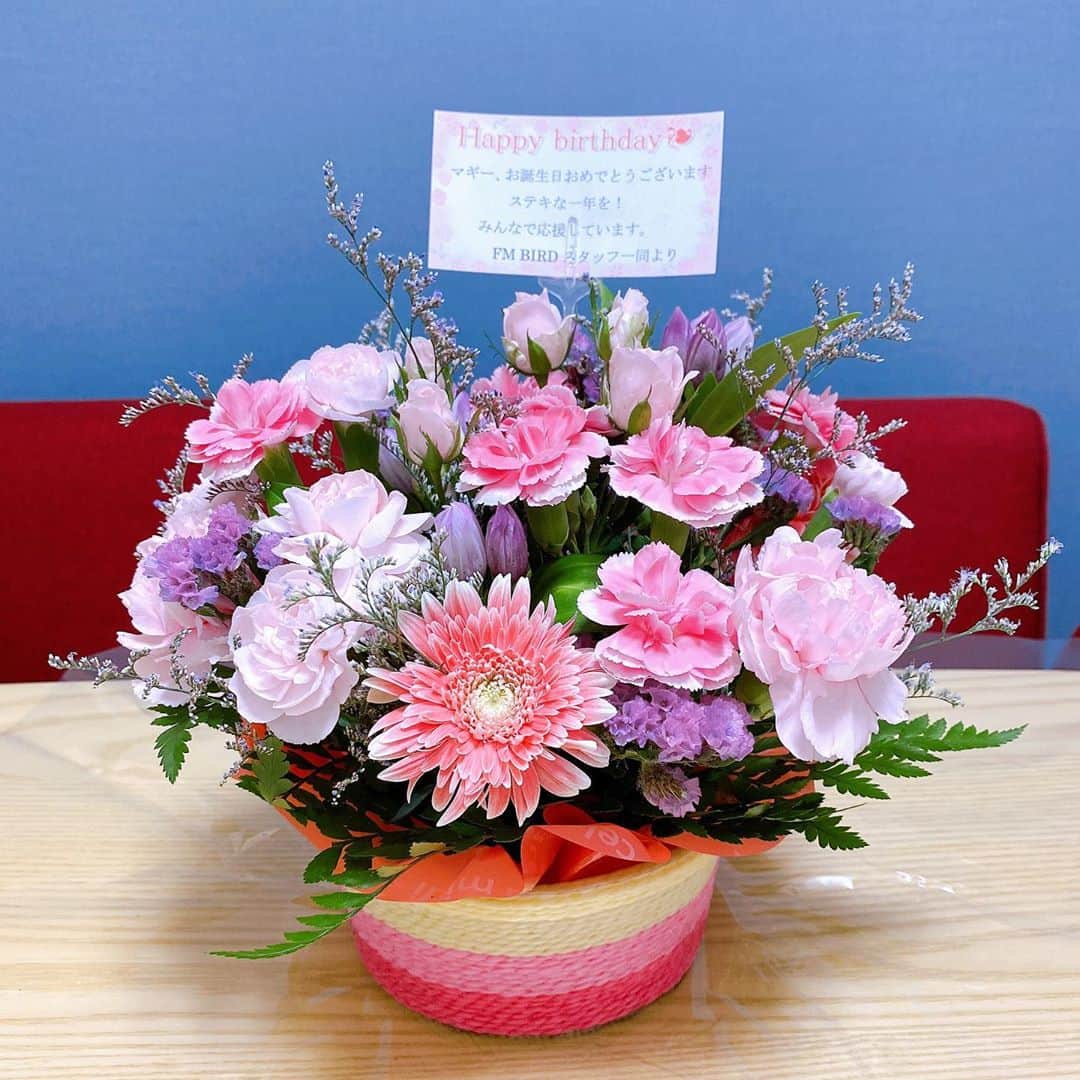 髙木萌香さんのインスタグラム写真 - (髙木萌香Instagram)「☺︎🌼  改めまして... たくさんの方に誕生日をお祝いして頂きました😭ありがとうございました❤️  東京でも名古屋でもお祝いして頂きすごく嬉しかったです(♡˙︶˙♡)  事務所のマネージャーさんとZIPPIEからお花も頂きました❤️  誕生日当日は、名古屋で1人でuberして過ごそうと思っていたら...いつも優しくしてくださる仲間たちがお祝いをしてくださり、心の中で嬉し涙でした😭❤️いつも感謝でいっぱいです‼︎ ありがとうございます‼︎  これからもどうぞよろしくお願いいたします。  #誕生日 #お花 #birthday #birthdaycake」9月16日 23時33分 - margaretm0e