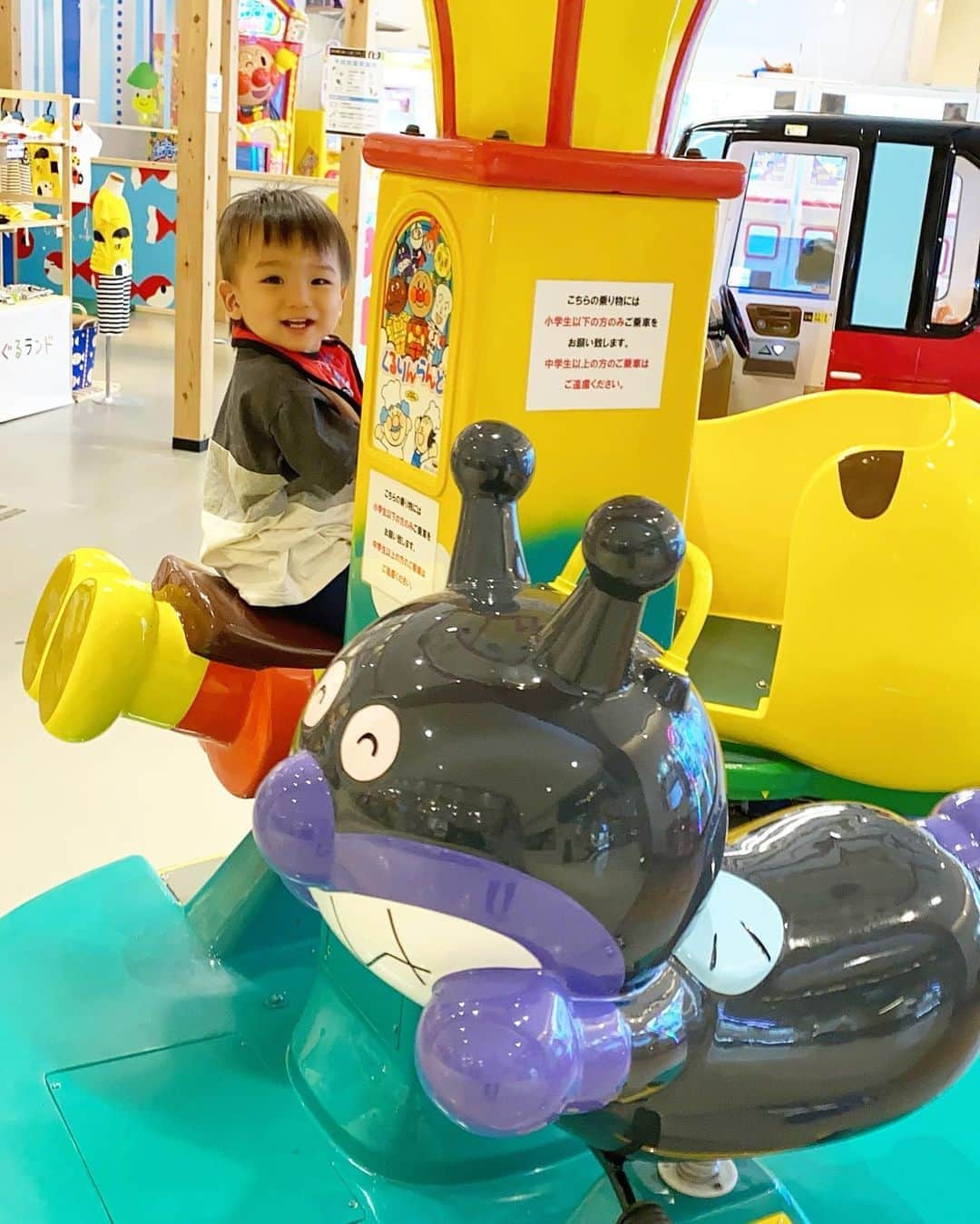 Momoeのインスタグラム：「今のみよにとったら パンマンは正義だ。 （みよ語:アンパンマン＝パンマン） . .  #happy #家事 #育児 #family #家族 #boy #smile #男の子 #息子 #code #love #lucky #kids #子供 #thankyou #宝物 #ベビー #fashion #follow #心 #縁 #パパ #ママ #家族写真 #男の子ママ #赤ちゃん」