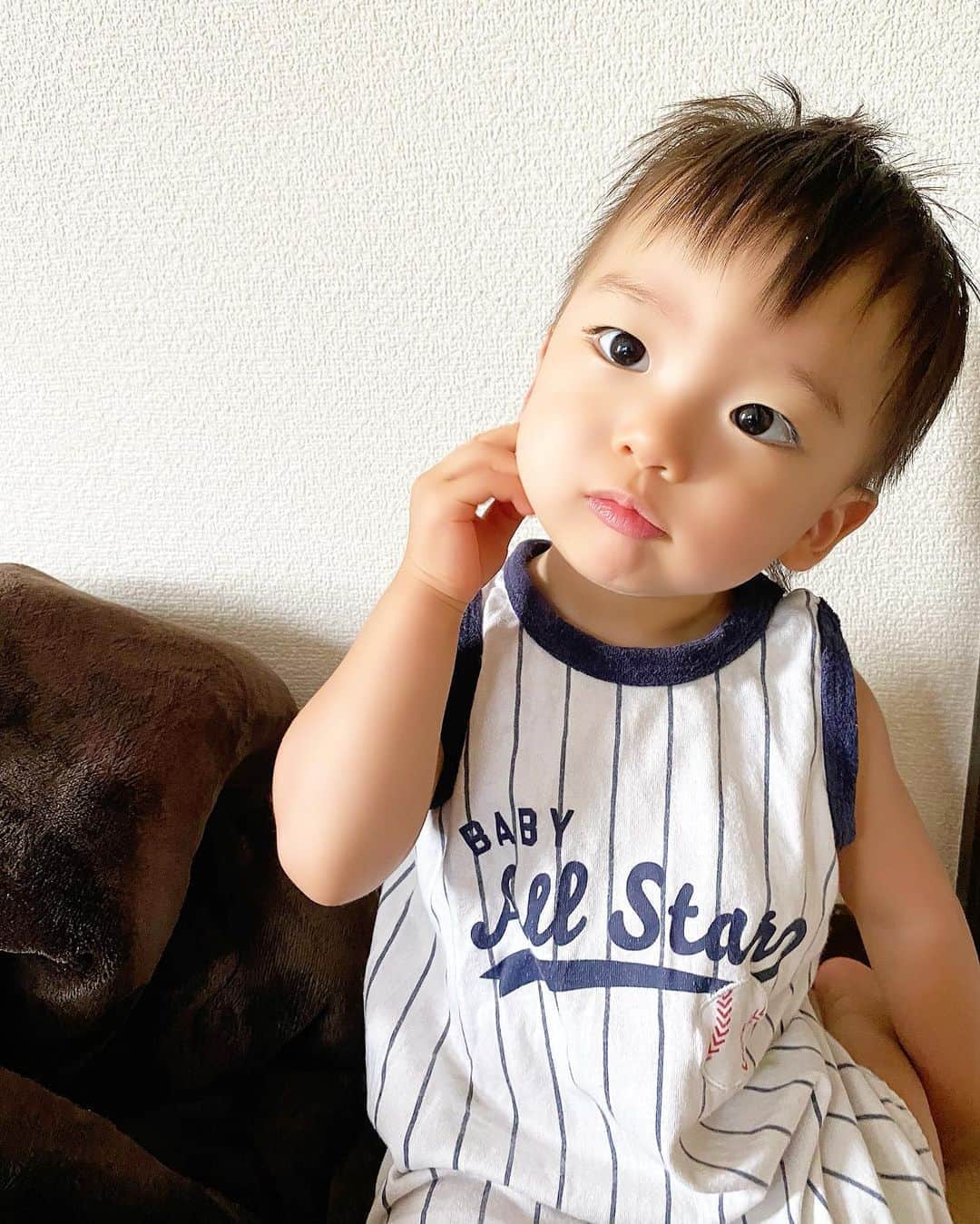 Momoeのインスタグラム：「寝起きちゃん⊂⌒っ´ω`)っ💤  . .  #happy #家事 #育児 #family #家族 #boy #smile #男の子 #息子 #code #love #lucky #kids #子供 #thankyou #宝物 #ベビー #fashion #follow #心 #縁 #パパ #ママ #家族写真 #男の子ママ #赤ちゃん写真 #photo #子育て #1歳 #flower」