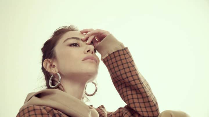Ozge Gurelのインスタグラム：「@allmagazine 💛」