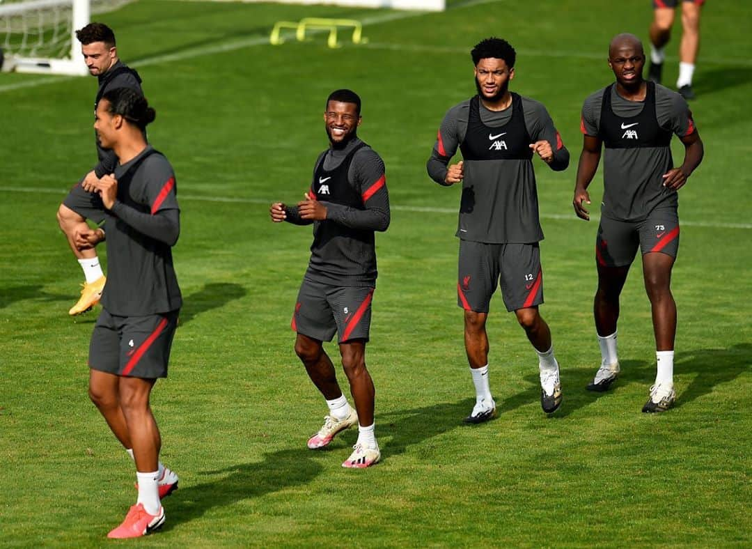 ジョルジニオ・ワイナルドゥムさんのインスタグラム写真 - (ジョルジニオ・ワイナルドゥムInstagram)「Back at it with the boys at #Melwood 🔴⚽」9月16日 23時59分 - gwijnaldum