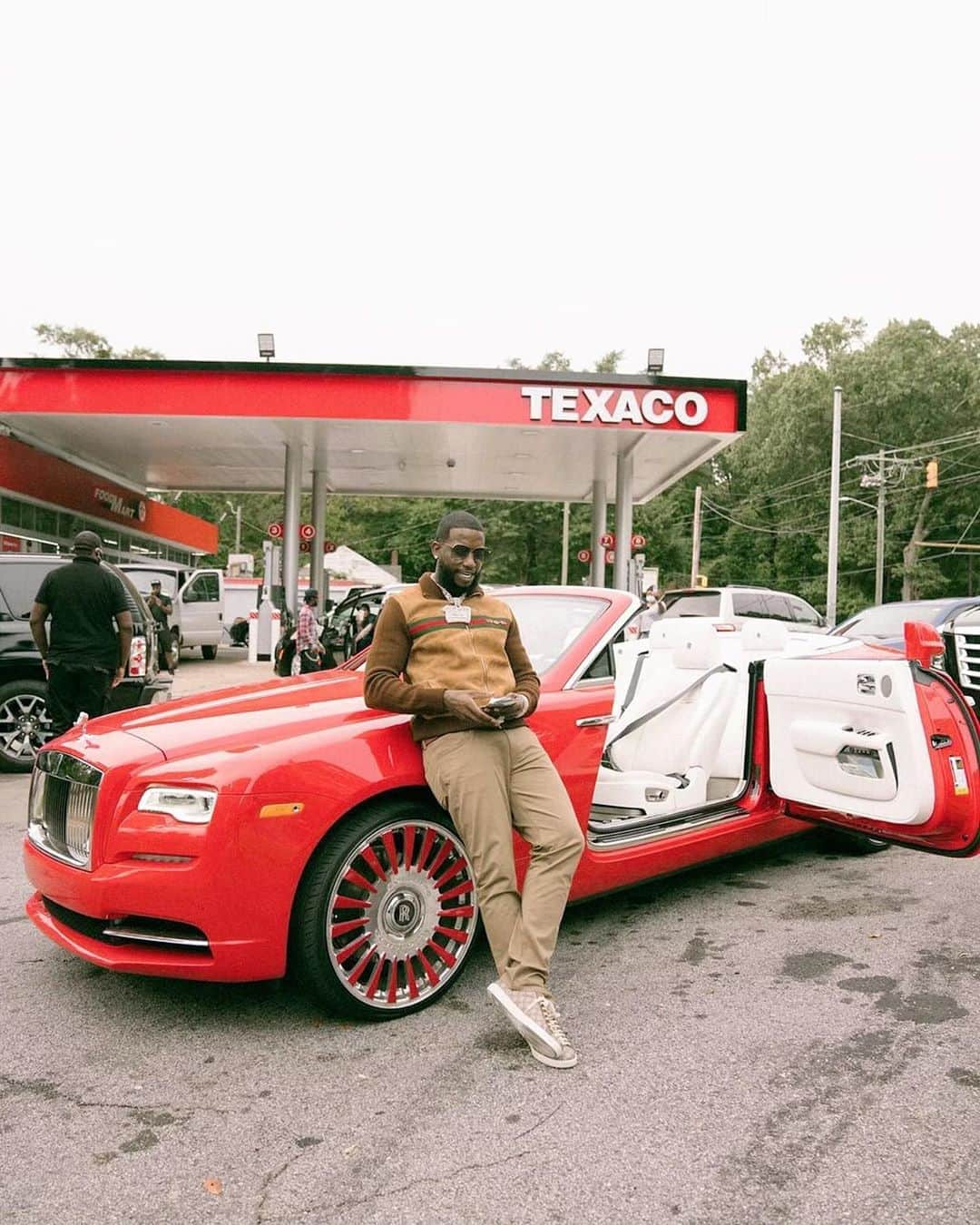 グッチ・メインのインスタグラム：「Drop the top Just to show the diamonds 🥶」