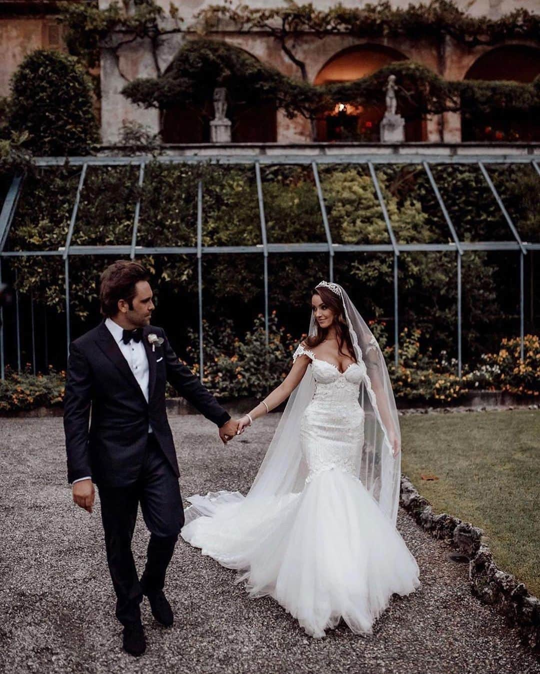 Galia Lahavさんのインスタグラム写真 - (Galia LahavInstagram)「#GLBride @laurenbarnettesanger // LOVERS ❤️ @tali__photography #GaliaLahav #GLCouture」9月16日 23時55分 - galialahav