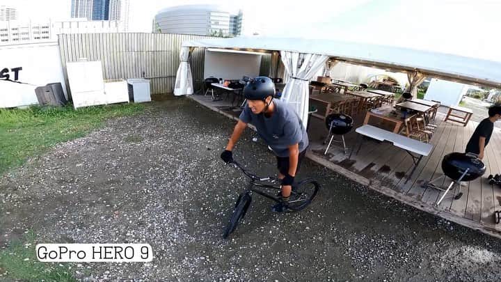 瀬戸弘司のインスタグラム：「GoPro HERO9 Black 発表！ 先行で使わせていただいておりました！  特徴はなんといっても「フロントディスプレイ」です！  前面と背面、両方のディスプレイが同時に表示されるので自撮りする人にはたまらないカメラとなっております。  Vlog仕様のGoProがついに誕生したわけです。時代にもフィットしているのでこりゃあ売れるんじゃないかなあ？  YouTube動画レビューもありますのでぜひ見てみてくださいね！  #gopro #goprohero9」