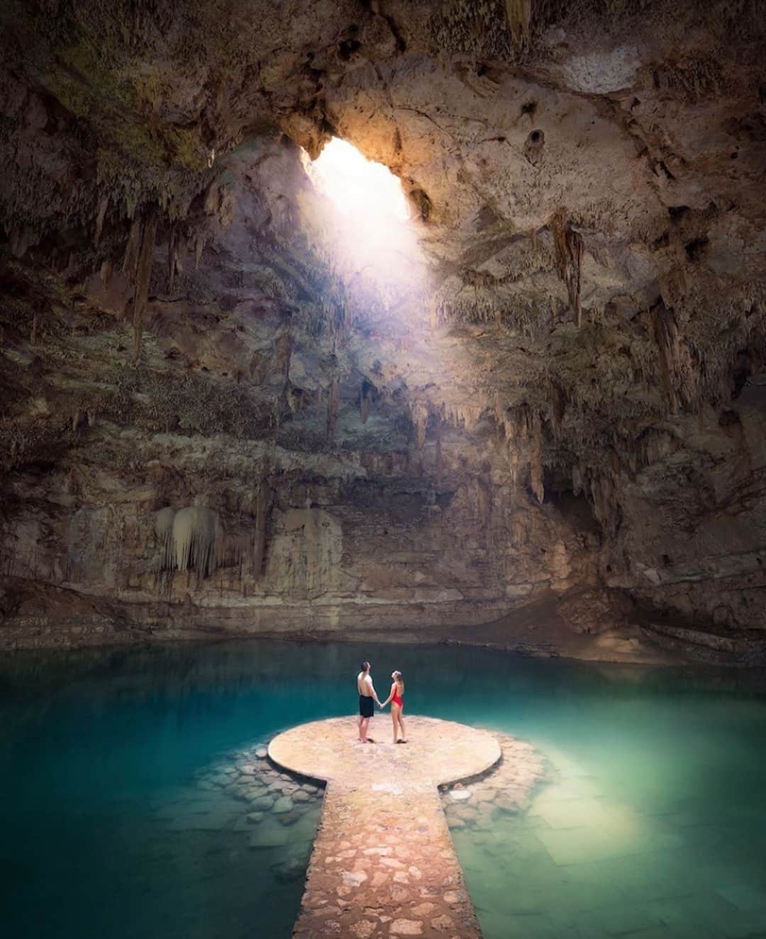 Earth Picsさんのインスタグラム写真 - (Earth PicsInstagram)「Exploring Mexico's cenotes 🇲🇽 Tag someone you would explore Mexico with! Photo by @reneeroaming」9月17日 0時00分 - earthpix