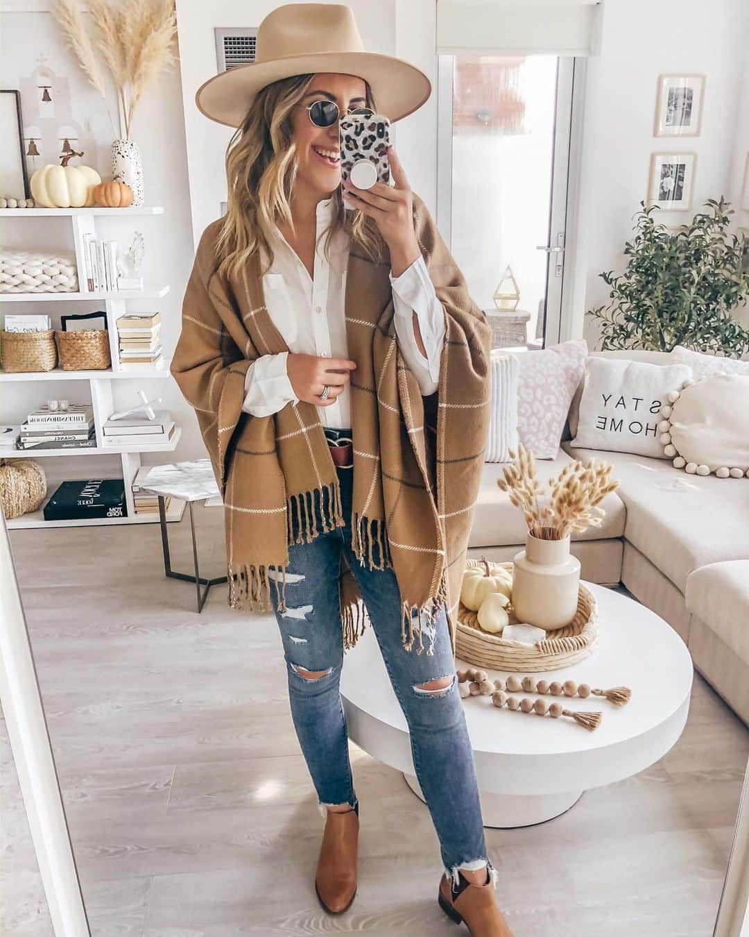 Stephanie Sterjovskiさんのインスタグラム写真 - (Stephanie SterjovskiInstagram)「If an outfit represented fall 💁‍♀️🍂 this would be it! Love layering and coming up with looks for this season. NEW video on my channel: Fall outfit ideas & a try on haul (link in my bio to watch). Let me know which look was your fave if you’ve watched it! ☺️ . Linked all my outfits on the blog & the @liketoknow.it app: Plaid Poncho http://liketk.it/2WCOG #liketkit #LTKstyletip #LTKunder100 #falloutfits #jollyabode」9月17日 0時00分 - stephsjolly