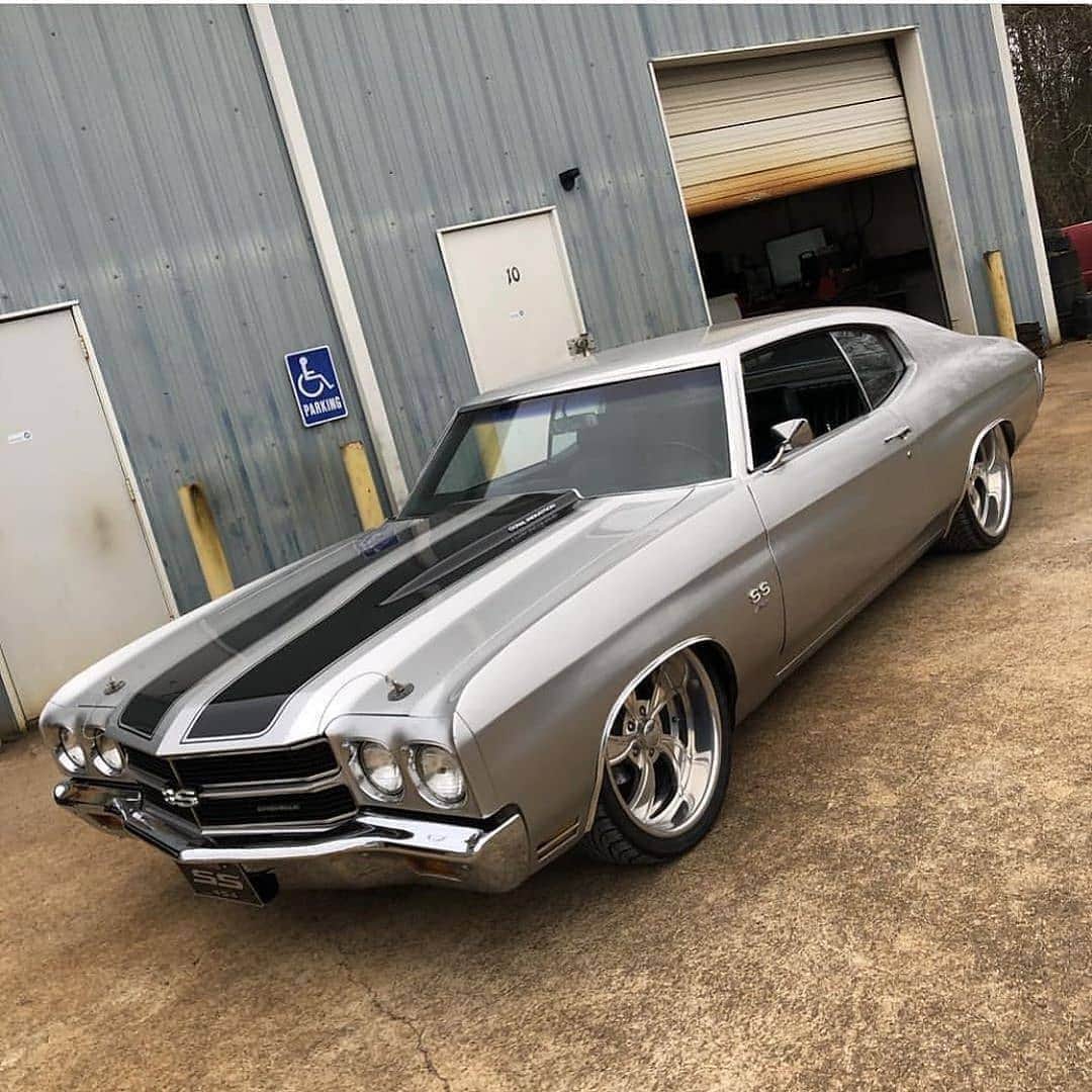 Classics Dailyさんのインスタグラム写真 - (Classics DailyInstagram)「#ClassicsFeature _____ Raise you hand if the Chevelle is your favorite muscle car. _____ #classiccar #musclecar #hotrod #protouring #prostreet #restomod #classicsdaily #streetrod #streetcar #customcar #hotrods #streetrods #chevrolet #chevelle」9月17日 0時02分 - classicsdaily