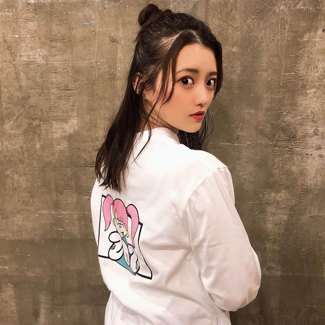 木本花音のインスタグラム：「お知らせ👏🏻﻿ LIVERTINEAGEさんとのコラボ商品の﻿ 受注が本日から開始になります!!﻿ ﻿ 今回のデザインめっちゃくちゃ可愛いです!﻿ ﻿ 是非皆さんに着て頂きたい😌﻿ お早めにご注文宜しくお願い致します💜﻿ ﻿ #livertineage #ロンt #コラボ #コラボ商品 #ootd #ootdfashion #fashion #daily #dailylook #데일리룩 #데일리 #데일리코디 #패션 #패션스타그램 #오오티디 #오오티디룩 #오오티디패션 #얼스타그램 #얼짱 #얼스타 #코디 #코디스타그램」