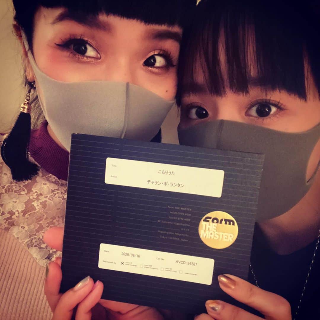 小春のインスタグラム：「こもりうた 全部完成したよ…！！！ リミックスandリマスター音源＋ 超最高なボーナストラック付きだよ。 最後この曲で終われたことが個人的に最高な気分。ボーナストラックも楽しみにしててくれよな  #こもりうた #チャランポランタン  #charanporantan」