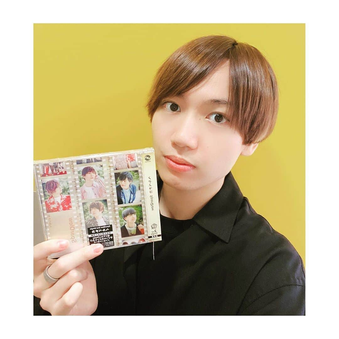 千葉翔也さんのインスタグラム写真 - (千葉翔也Instagram)「💿発売日💿 チェックしてくれましたか？ https://youtu.be/jECwvonDZrk  #ヘルベチカ #SparQlew #スパークル #2ndsingle  #ニューシングル #発売日 #配信もあるけど #MV #見てほしい」9月16日 15時34分 - shoya_chiba_official