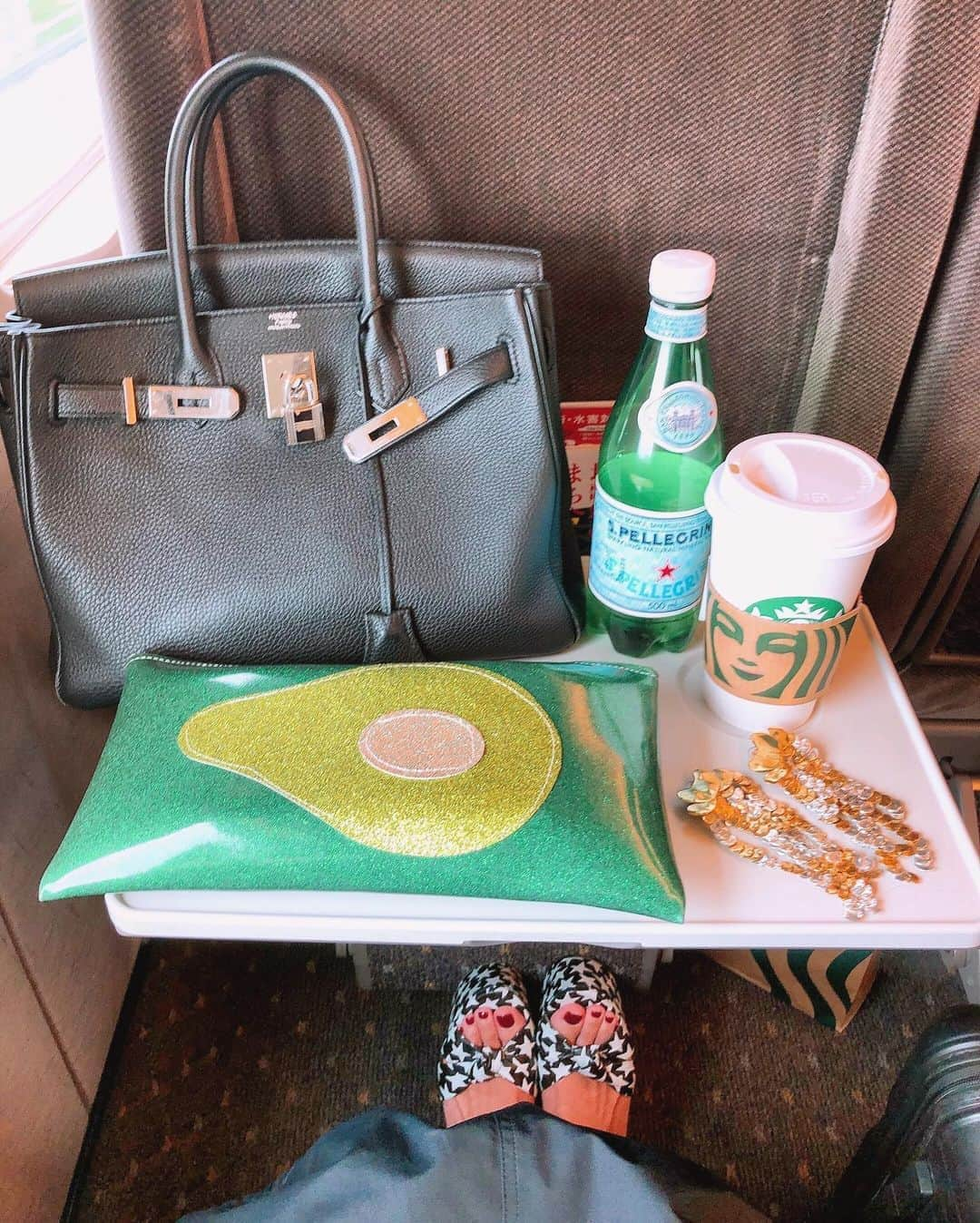 Taki Tanakaさんのインスタグラム写真 - (Taki TanakaInstagram)「Off to Tokyo 到着〜！  #ootd #outfitoftheday #outfit  #bag #HERMES #earrings #PATOU #shoes #YSL #pouch #juliemollo   #良いもの好きなものを長く愛そう   お気に入りのポーチは#アボカドラバー🥑💕 の @shirley_tomioka からのプレゼント♡ #もちろん私もアボガドラバー  #東京 #今から勉強会 #abouttoday  #izastagram」9月16日 15時40分 - tanakataki