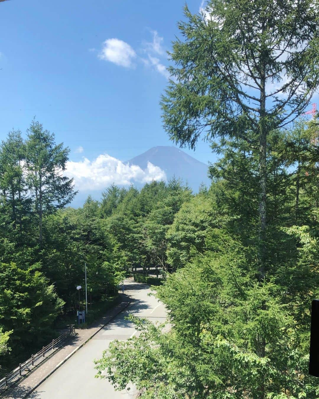 農海姫夏のインスタグラム：「少し前に行った。🗻 最後の写真は車でお座りしてる ここたん。可愛すぎ🥰」