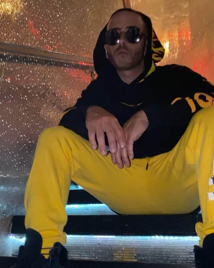 ヤンデルのインスタグラム：「🎥🤯🍿」