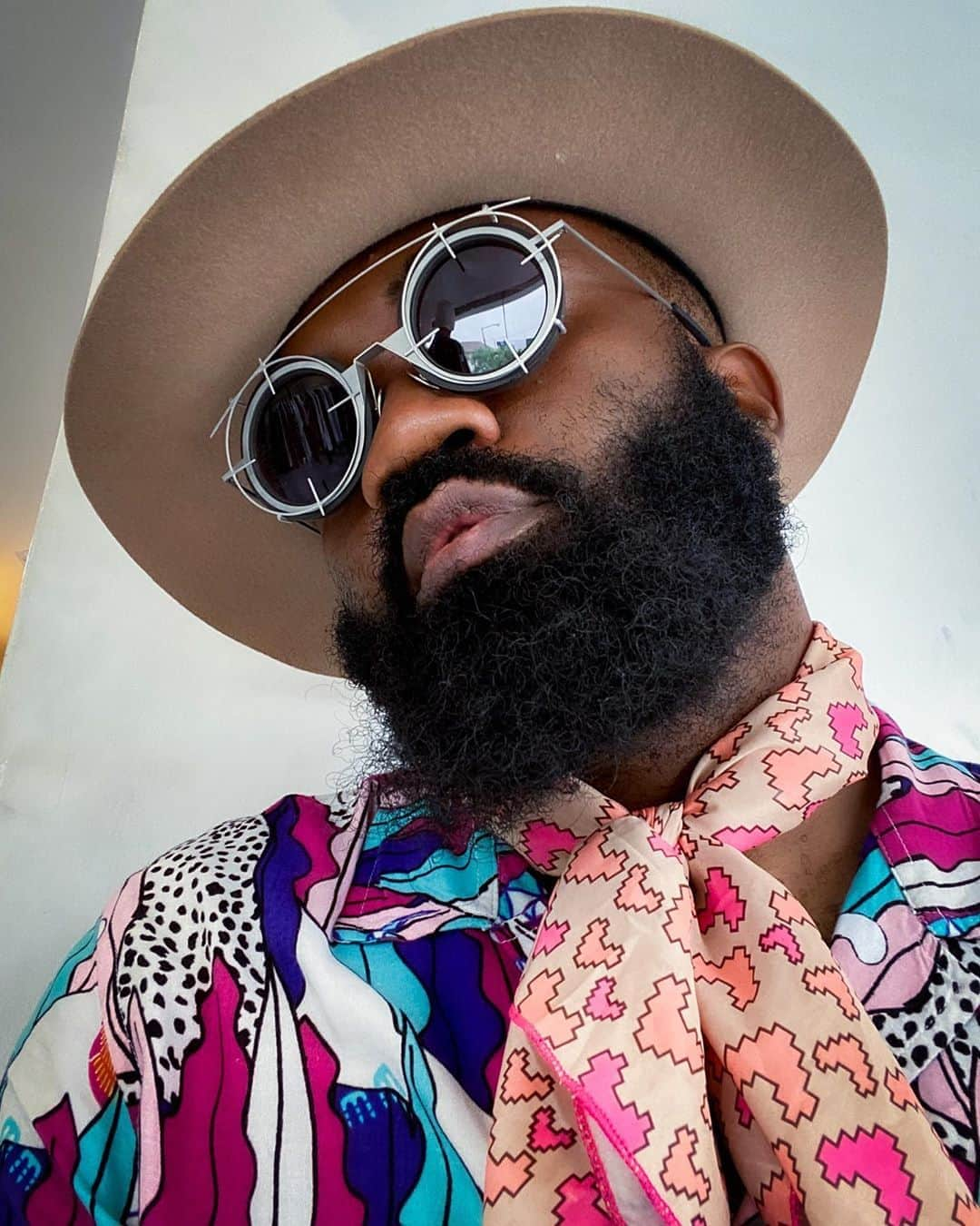 ノーブル・イグウェさんのインスタグラム写真 - (ノーブル・イグウェInstagram)「Beard,Scarf & Shades  Shades : @wearitall.luxury  #style #stylevitae #mensfashion #lifestyle」9月16日 16時10分 - noble_igwe