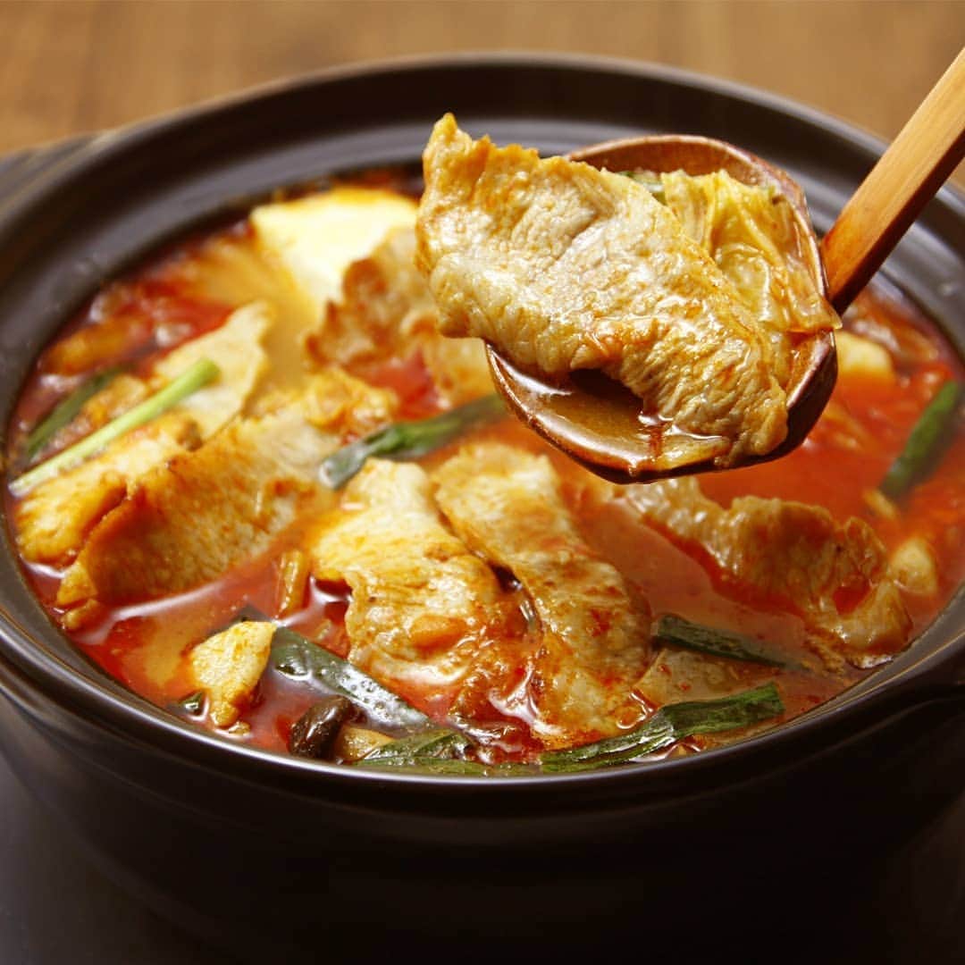 おいしい鍋さんのインスタグラム写真 - (おいしい鍋Instagram)「. 熟成濃厚キムチチゲ用スープ  . #モランボンのキムチチゲ」9月16日 16時13分 - oishii_nabe