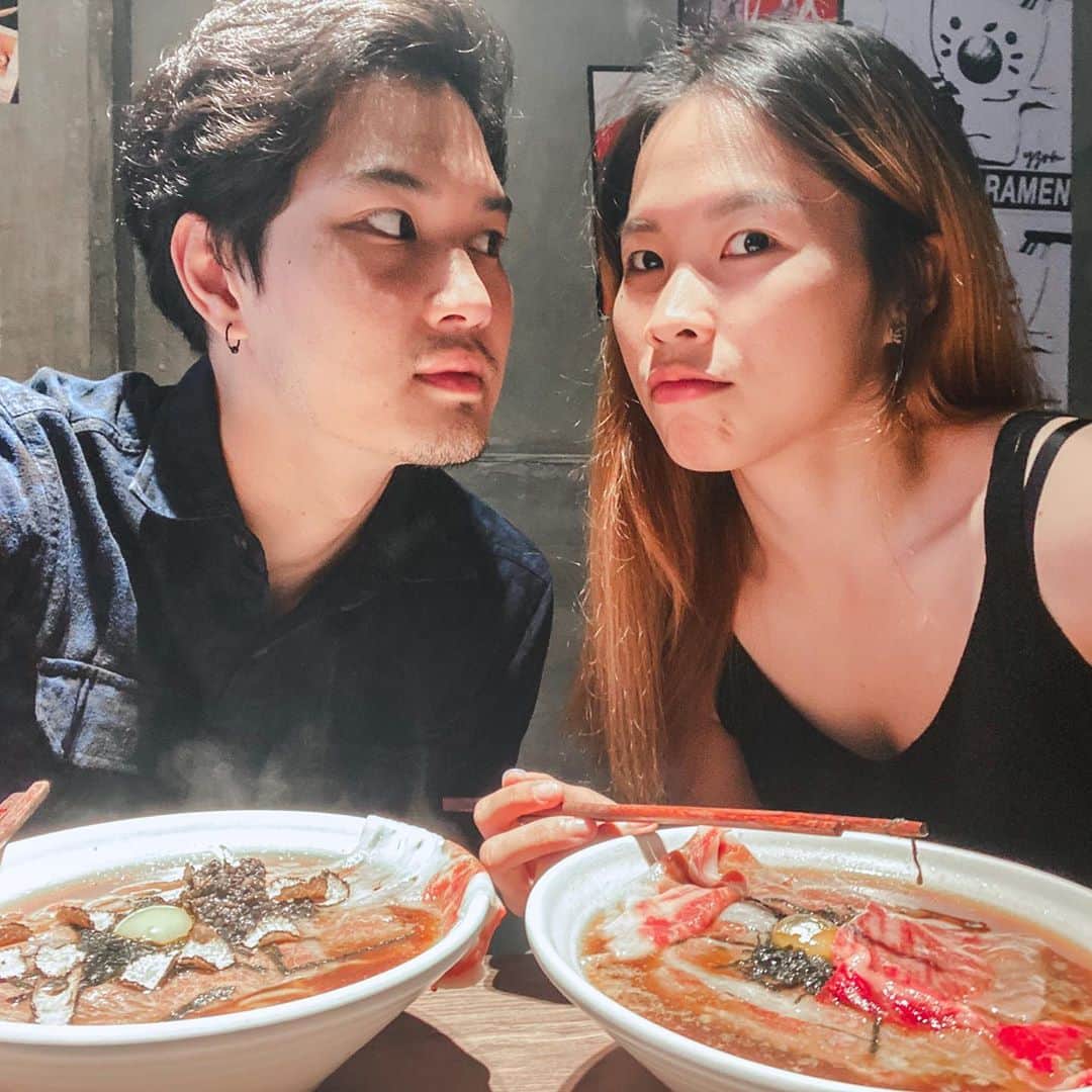 ラチャノック・インタノンのインスタグラム：「𝐑𝐚𝐦𝐞𝐧 𝐥𝐨𝐯𝐞𝐫. 🖤🍜」