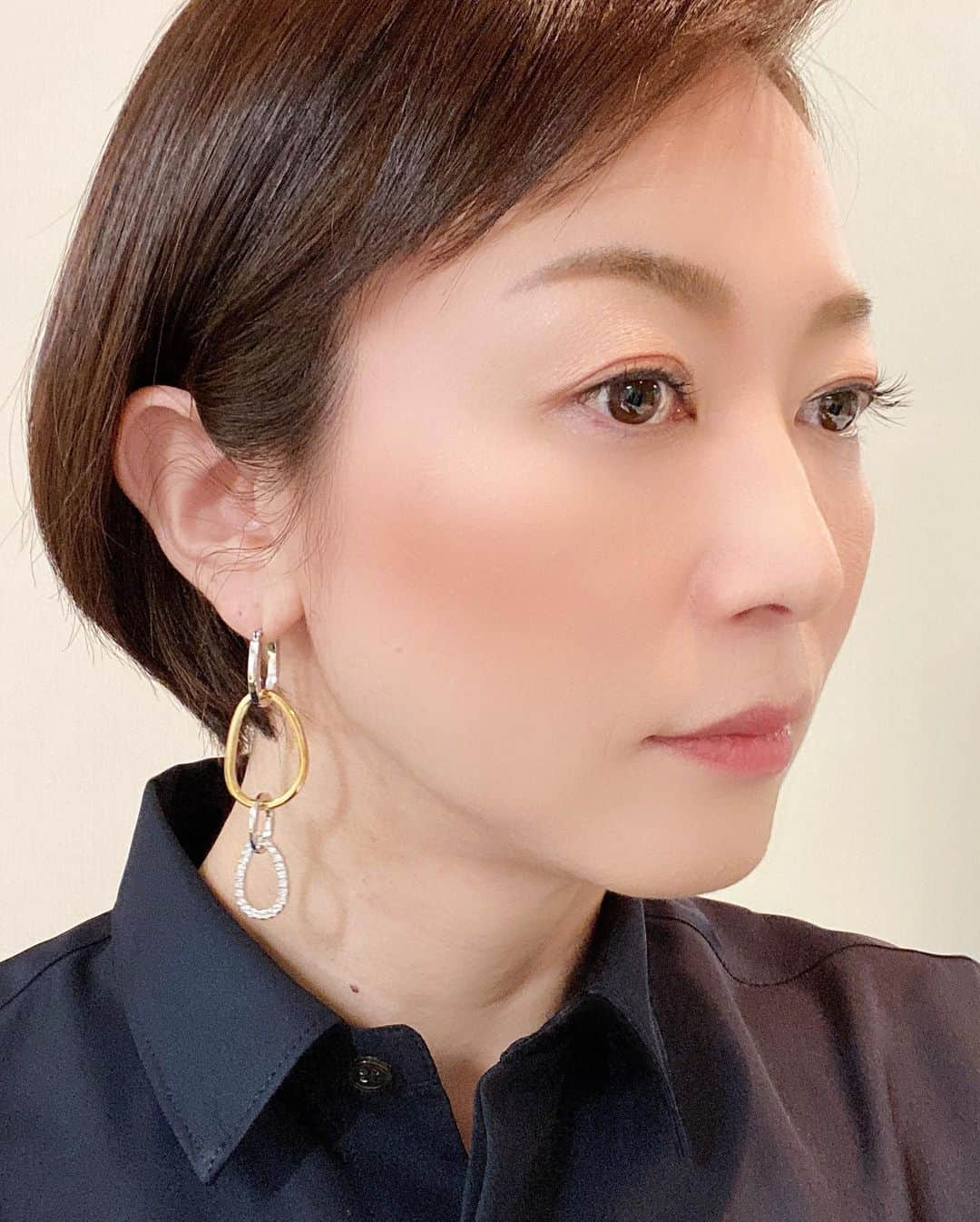 田中雅美さんのインスタグラム写真 - (田中雅美Instagram)「本日9月16日のテレビ朝日「グッドモーニング」で着用した衣装はこちらでした😊  ・ ・ ワンピース #hidenobuyasui  ピアス、ブレスレット共に @vendomeboutique_official  シューズ @dianashoespress  左右違うデザインのピアス、かわゆい。  #テレビ朝日 #テレ朝 #グッドモーニング #衣装」9月16日 16時45分 - tanakamasami_official