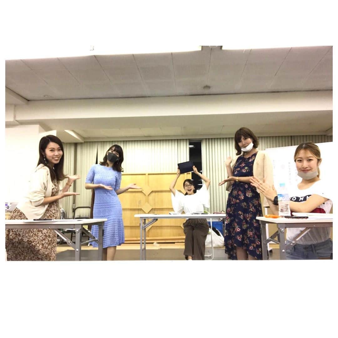 去来川奈央さんのインスタグラム写真 - (去来川奈央Instagram)「. 稽古場！って感じの📷笑 松竹芸能 女性アナウンサータレントコースの講師もしてます👩‍🎓 生徒の皆さん一所懸命なので ちゃんと成長してるのを実感🥺 この日はなんだか 心の通い合いで 生徒さん達と相思相愛で嬉しく♡笑 先生、感激&胸熱の授業でした…👏泣 . #松竹芸能 #タレントスクール #アナウンススクール #アナウンス講師 #自慢の生徒ちゃん達 #可愛い子揃い」9月16日 16時46分 - nao.isagawa