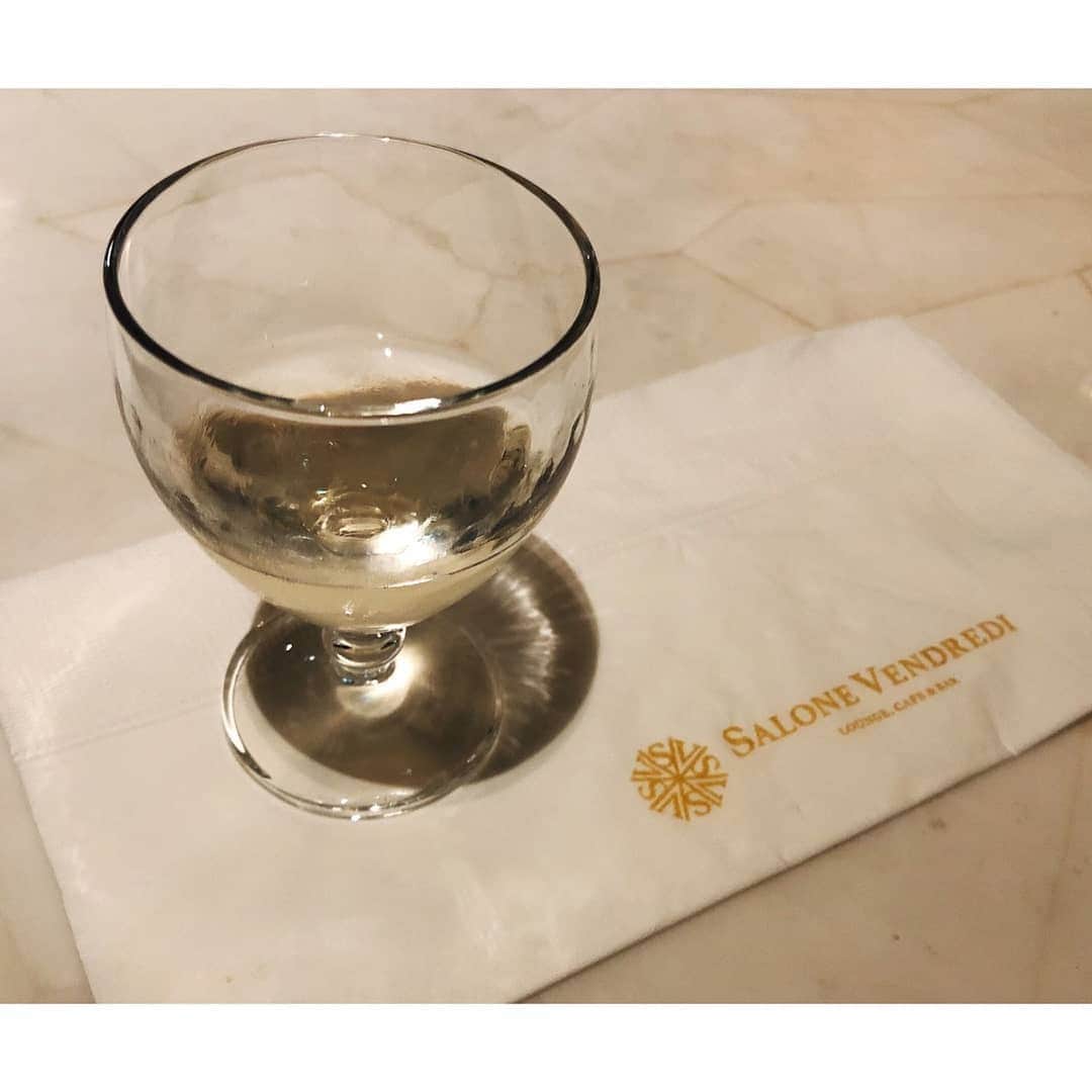 垰智子さんのインスタグラム写真 - (垰智子Instagram)「音楽とお料理を楽しめる @salonevendredi で ワインとお料理のペアリングを楽しんで来たよ🍷 . 今回、ワイン専門店 @enoteca_wine とノラ・ジョーンズがコラボした音楽を聴きながらお料理とワインのペアリングを♪ . ワインの種類を知らなくても、お料理に合わせてソムリエがペアリングしてくださったワインを頂けるのってお料理もお酒もどちらも相乗効果があっていいよね✨🍷 . お店も雰囲気が良くてくつろげるから 今度は生演奏の日に行ってみたいな♪ . . #salonevendredi #日本橋カフェ #日本橋ランチ #日本橋ディナー #cocktaltime #オリジナルカクテル #生演奏 #dinner #winepairing #wine #日本橋 #food #foodstagram #alcohol #マリアージュ #ワインペアリング」9月16日 16時47分 - taotao_tomo