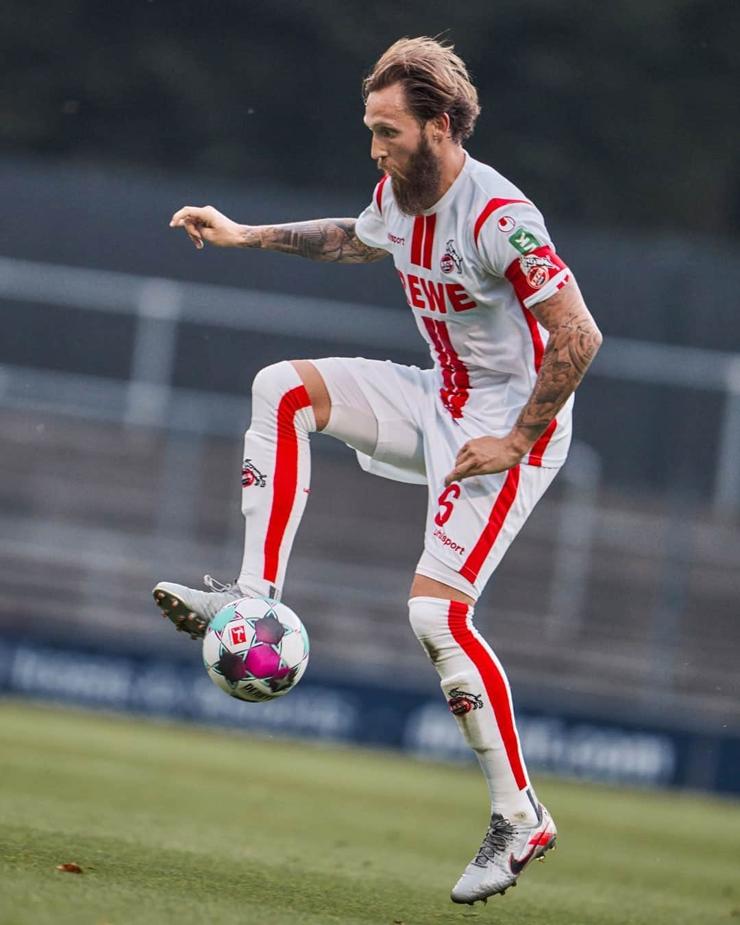 1.FCケルンさんのインスタグラム写真 - (1.FCケルンInstagram)「Happy Birthday, @marco_hoeger! 🙌 Der #effzeh-Vizekapitän wird heute 31 Jahr alt - genieß den Tag und lass dich feiern, Högi! 🥳」9月16日 16時53分 - fckoeln