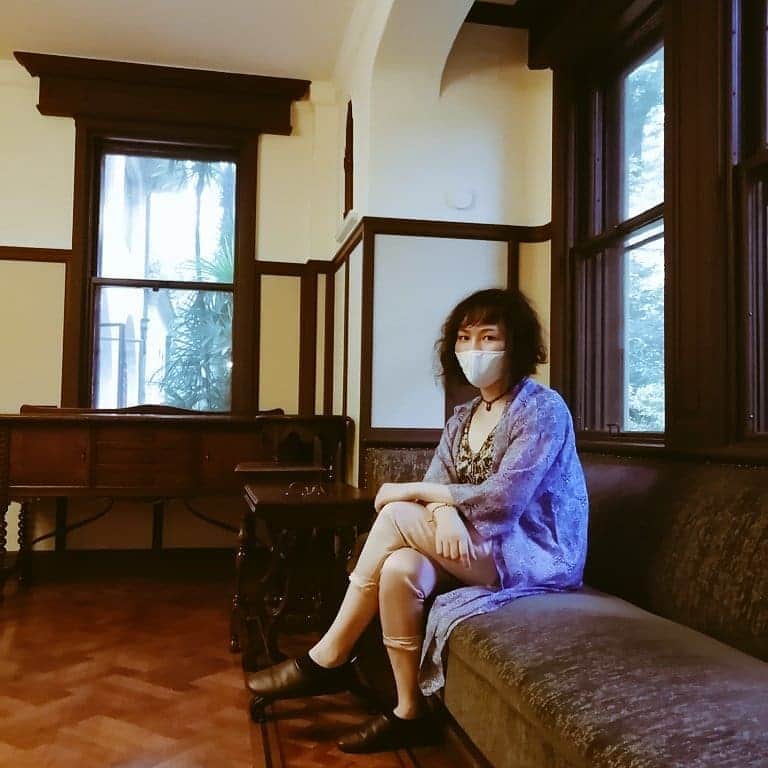 川村由紀のインスタグラム：「今日は九段ハウス。#名建築 #KUDANHOUSE #スリッパ」