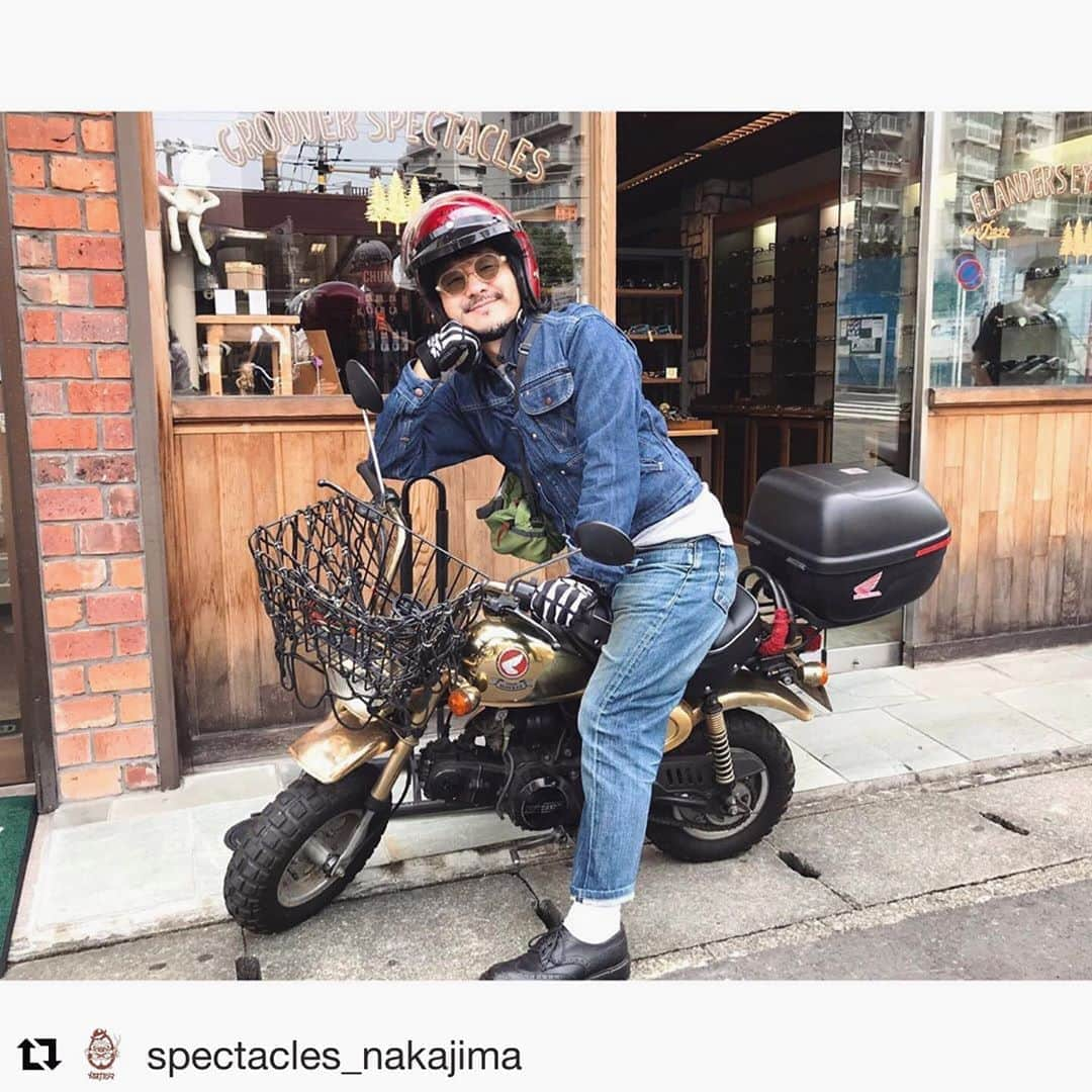 かせきさいだぁさんのインスタグラム写真 - (かせきさいだぁInstagram)「この珍獣インダハウス感〜 #Repost @spectacles_nakajima with @get_repost ・・・ . サングラスを新調され、本日はそのフィッティングも兼ねて、ご自身の愛車モンキーバイクでご来店された @kasekicider さん。 . 今回お選び頂いたのは、グルーバーのウラナス。 メガネナカジマのウェブサイトからもチェックしてみて下さい。 . . かせきさいだぁ RIDE ON ♪ . . #メガネナカジマ #グルーバー #ウラナス #GROOVER #URANUS #GYARD #madeinjapan #メガネ #サングラス #度付 #アイウェア #レンズ #偏光レンズ #調光レンズ #遠近両用 #レンズ交換 #神奈川県 #川崎市 #中野島 #南武線」9月16日 16時56分 - kasekicider