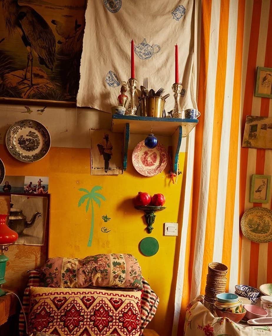 Meganさんのインスタグラム写真 - (MeganInstagram)「A very joyful interior via 〰 @cabanamagazine ☀️  Home of Chiquinho Guimarães, Madrid. . . . . #interiordesign #cabanamagazine #homedecor」9月16日 16時56分 - zanzan_domus