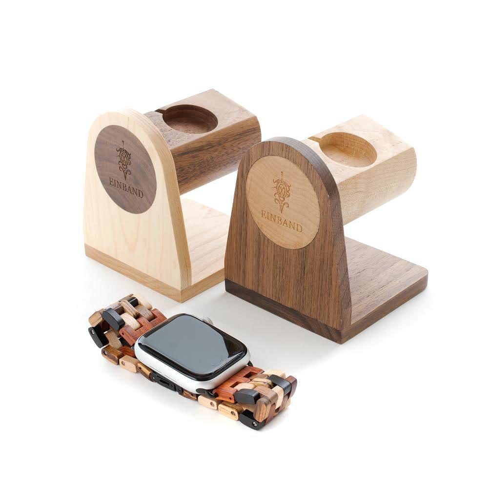 EINBAND -アインバンド-さんのインスタグラム写真 - (EINBAND -アインバンド-Instagram)「Apple Watchスタンドを作ってほしいというご希望が多かったので木製スタンドを作るときに便乗してApple Watch専用スタンドも作りました！  木製腕時計スタンドと一緒に9月22日(火)に販売の予定をしております。  #EINBAND #木製スタンド #AppleWatch」9月16日 17時08分 - einband_woodwatch