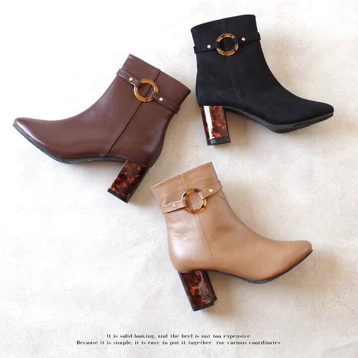 AmiAmi（アミアミ）Shoes Shopのインスタグラム：「. . 18日〜新作ブーツ発売🍂🎃 太めのべっ甲ヒールが大人レトロ。 リングベルトは取り外しができ 1足でコーデの幅が広がります…♡ 商品番号：kh5771 . . @amiami_shoes #アミアミ#アミアミシューズ #ブーツ#ショートブーツ #ヒールブーツ#べっこうヒール」