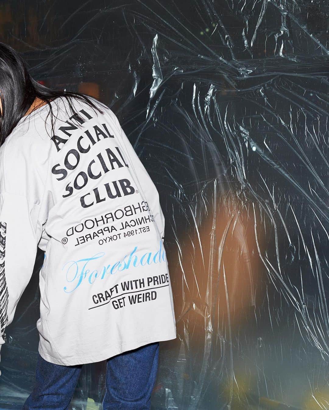 HYPEBEASTさんのインスタグラム写真 - (HYPEBEASTInstagram)「@hypebeaststyle: @antisocialsocialclub and @neighborhood_official have come together for a special collaboration that focuses on graphic excess with nods to signature branding and an ethos mashup. It includes hoodies and T-shirts marked with co-branding plays that overlay ASSC’s wavy logo over NBHD’s skull and crossbones motif and “antisocialsocialclub” take on NEIGHBORHOOD’s linear rear marking, as well as a Harajuku-exclusive “Foreshadow” marked T-shirt. Look for it all to be available on Anti Social Social Club’s website on September 18, and then release on NEIGHBORHOOD’s website on September 19.⁠⠀ Photo: Anti Social Social Club/NEIGHBORHOOD」9月16日 17時16分 - hypebeast