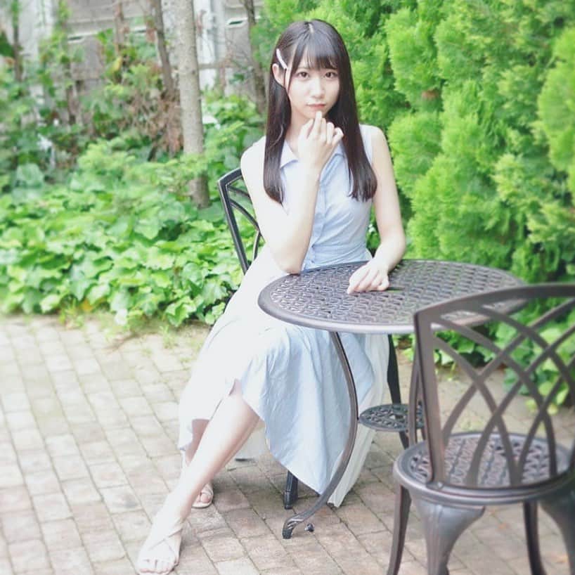 のインスタグラム：「🌱 . . 少し前の黒髪ロング時代 . 未だに自分が黒髪か茶髪 どっちが似合うのかわからない 🤨 . 最近は新衣装に合わせて ピンクブラウンにしてる！ . 皆さんはどっちがスキですか ❔☺︎ . . #黒髪 #黒髪ストレート #黒髪ロング #ヘア #撮影会 #野外 #全身 #私服 #ワンピース #撮影モデル #ポートレート #スタジオ #シャツワンピース #髪型 #ヘアアレンジ #黒髪女子 #ヘアカラー #少し前の写真  #japanesegirl #japaneseidol #girl #idol #followforfollowback #followｍe #likeme #haircolor #hairstyles #portrait #studio」