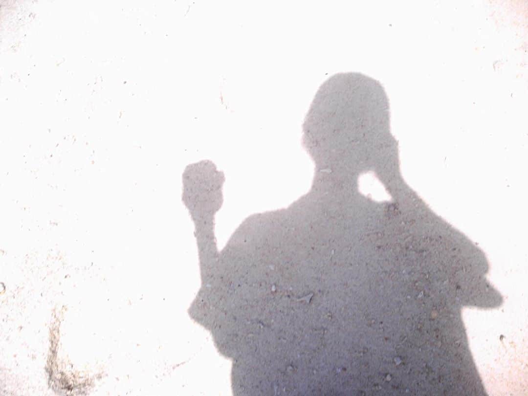村田寛奈のインスタグラム：「🏝 .  #海 って言うより #砂浜 ？」