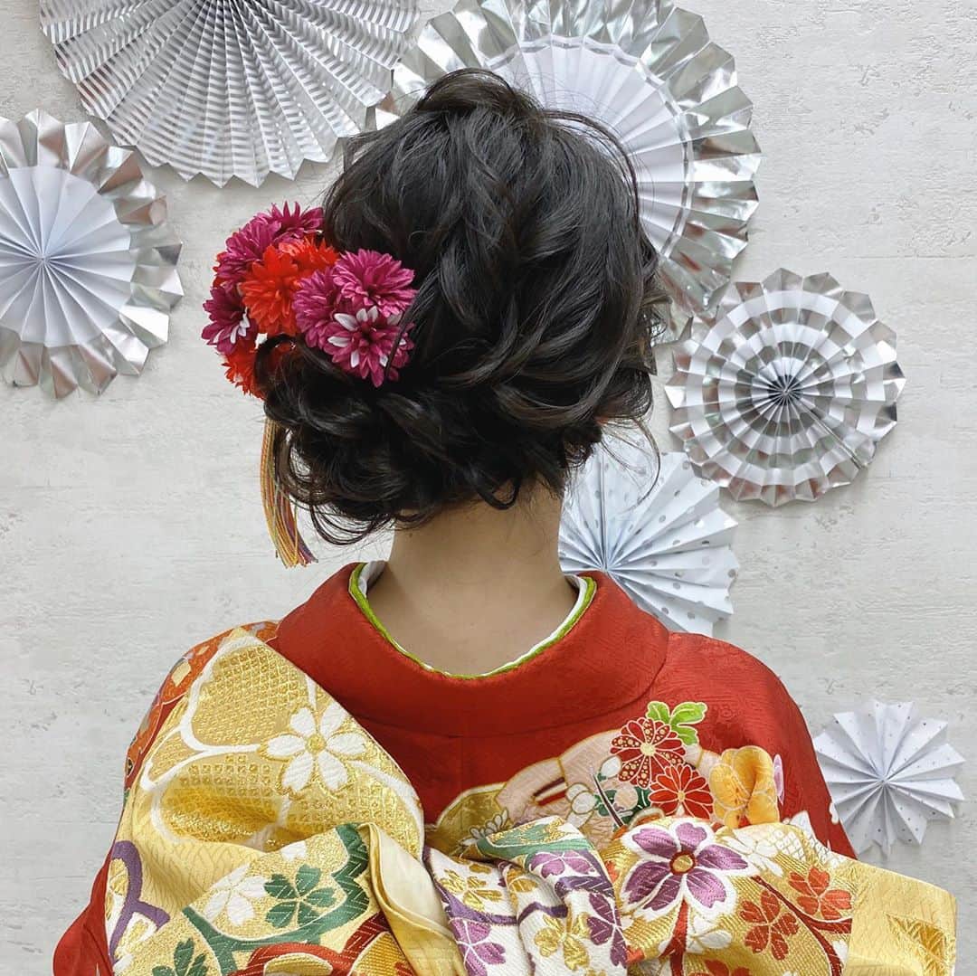 R Y K Vanilla Emuさんのインスタグラム写真 R Y K Vanilla Emuinstagram 成人式の前撮り サイドのアップスタイル 大きめの髪飾りはサイドアップが ヘアメイク ヘアアレンジ 結婚式 セットサロン ヘアセット アップスタイル プレ花嫁 フォトウェディング 前