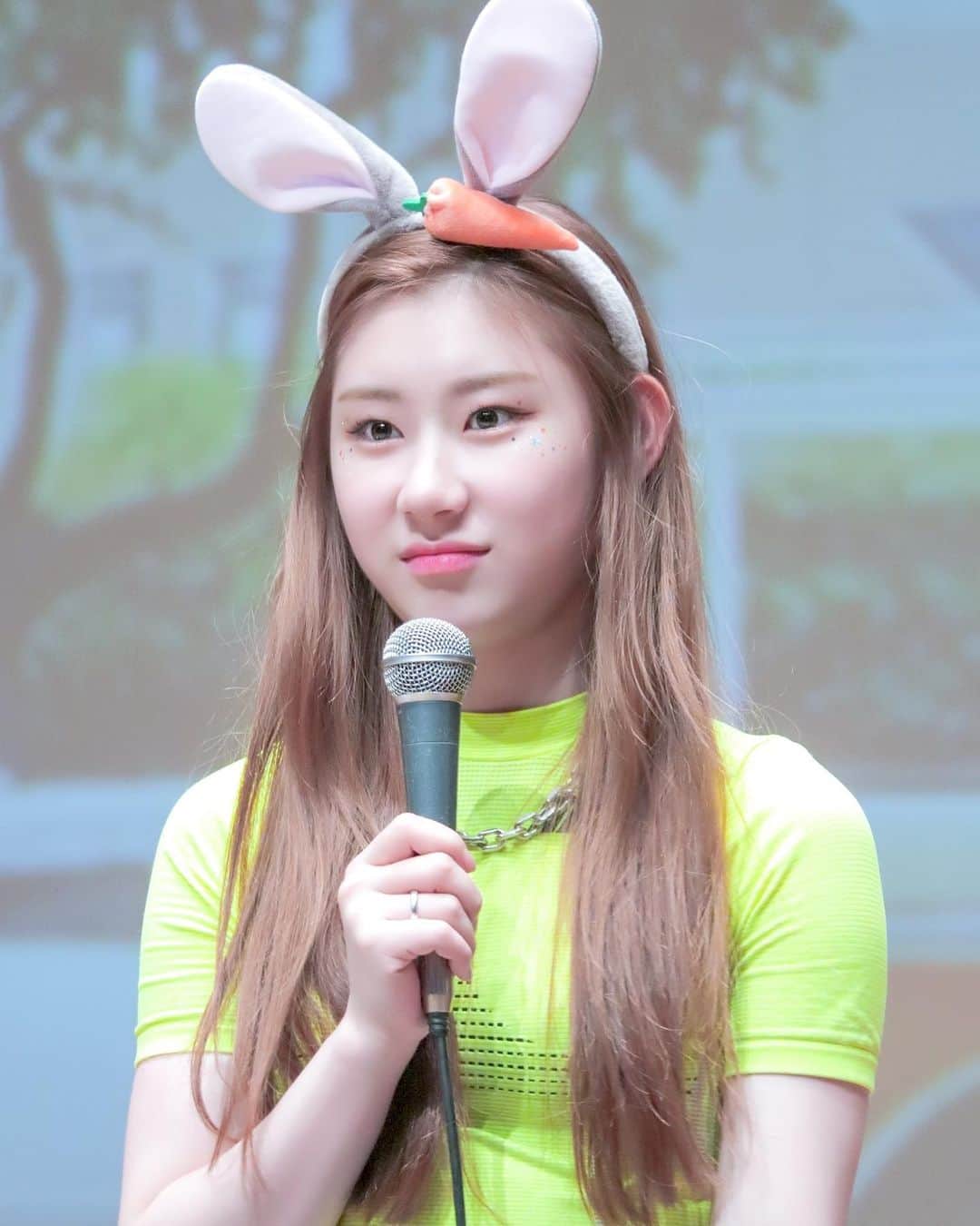 チェリョンのインスタグラム：「here's cutie ryeong to make your day more better💚✨ #있지 #ITZY #채령 #CHAERYEONG #MIDZY⁣⠀」
