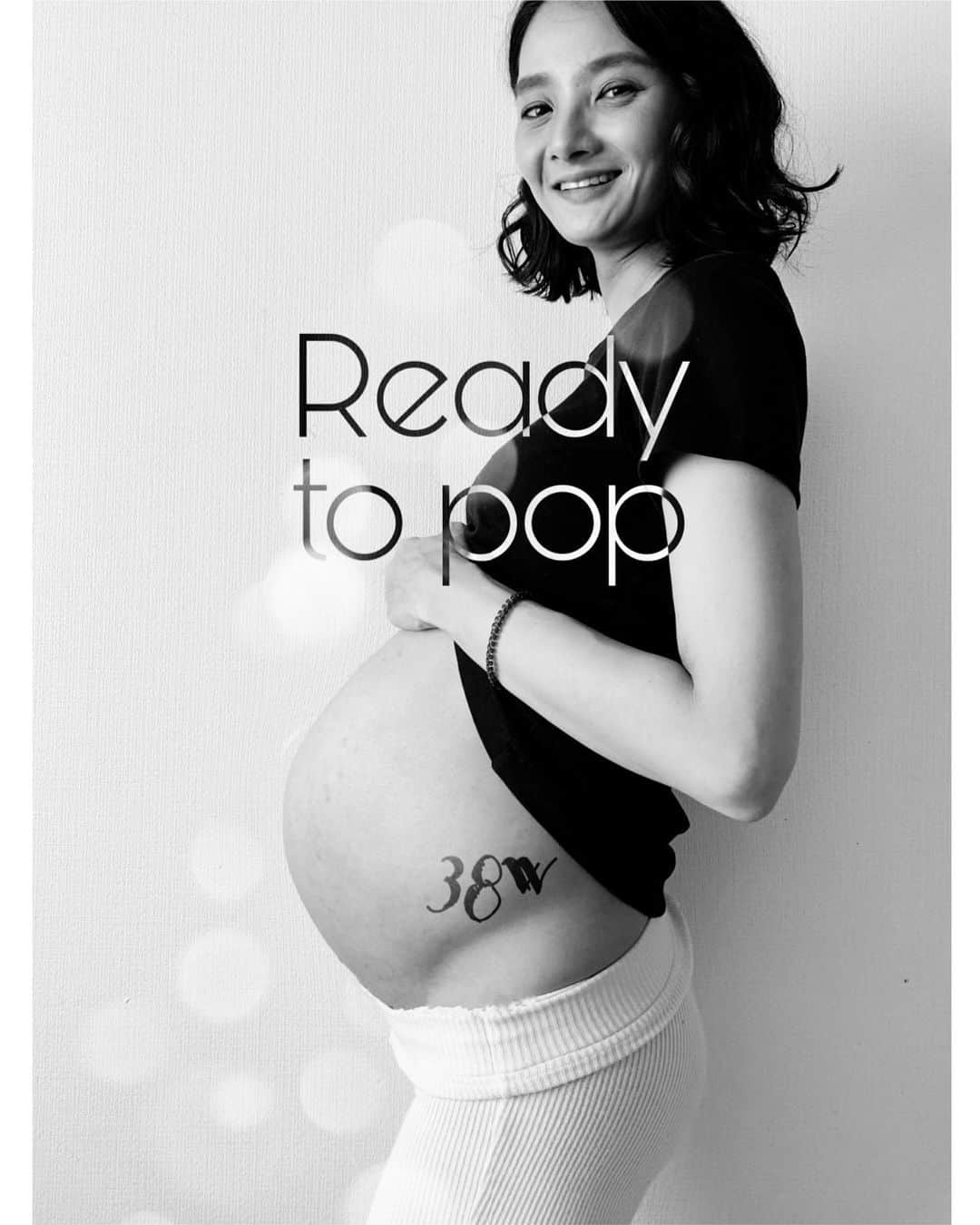 松浦みなみのインスタグラム：「:) いつ出てきてもいいわよ👶🏻\❤︎/ Photo by 母上 . #readytopop  #38w2d  #momtobe  #pregnancy #countdowntobaby #babybump #骨盤痛い #38weekspregnant  #preggo #preggolife」