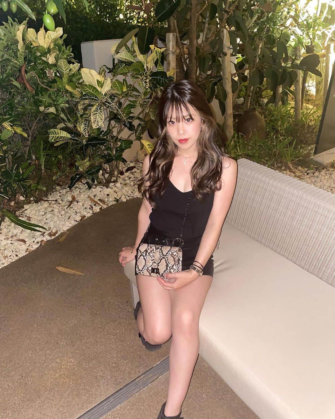 のインスタグラム：「. 泊まったホテル快適すぎた🙏 ホテルについてるお洒落Barが 目的だったけど、空いてるはずの時間なぜか閉まってた、これもまた人生。 あ、大阪戻りました✌️ . .  #dance#followme#ダンス#japan#osaka#fashion#smile#make#大阪#関西#AAA#いいね#美容#前髪#イヤリングカラー#旅行#沖縄」