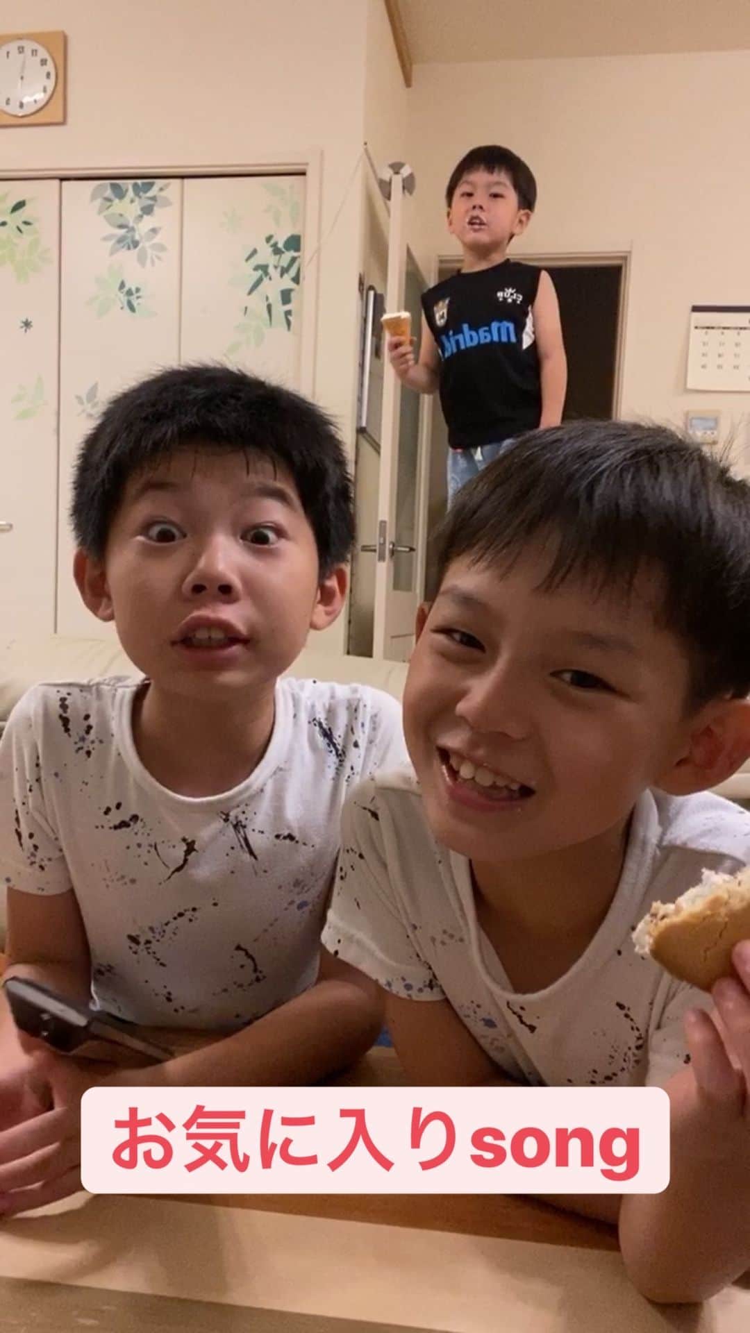 ブラザー4チャンネルのインスタグラム：「brother4の今1番のお気に入りソングはこれ！😊」